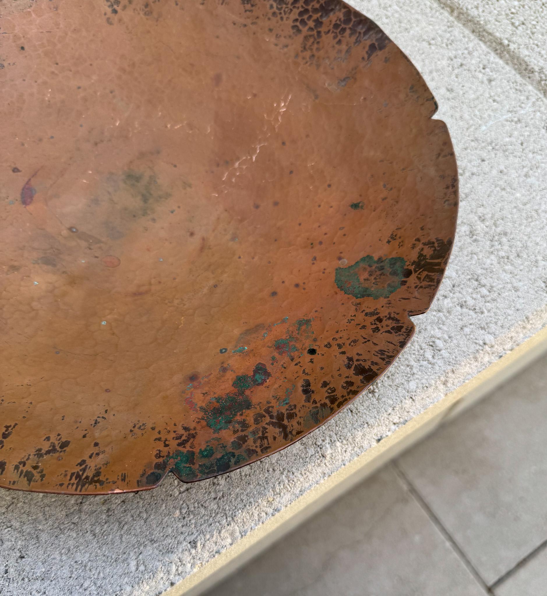 American Arts & Crafts Hammered Copper Footed Tray / Charger, Early 20th Century For Sale