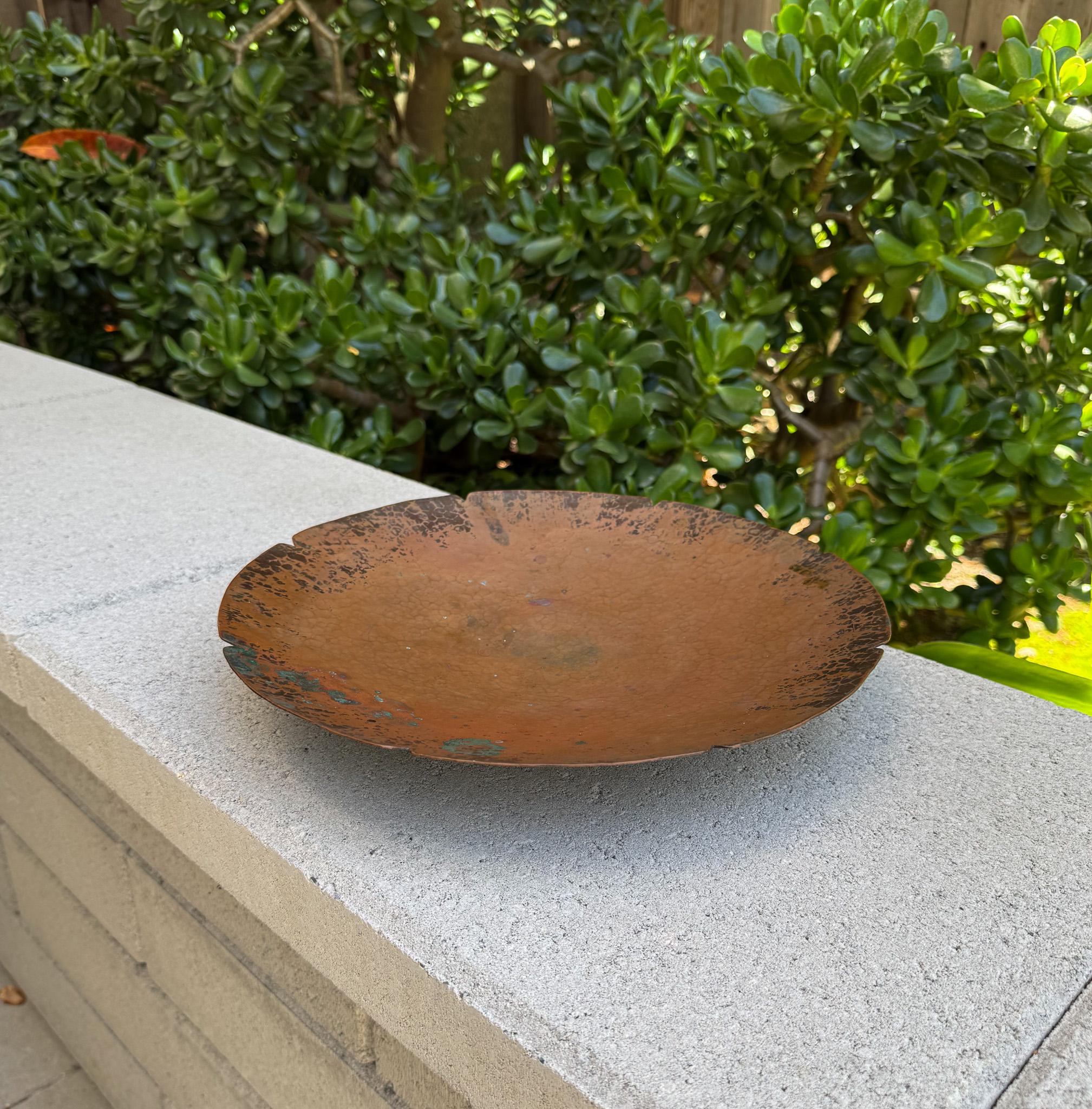 Arts & Crafts Hammered Copper Footed Tray / Charger, Early 20th Century For Sale 1