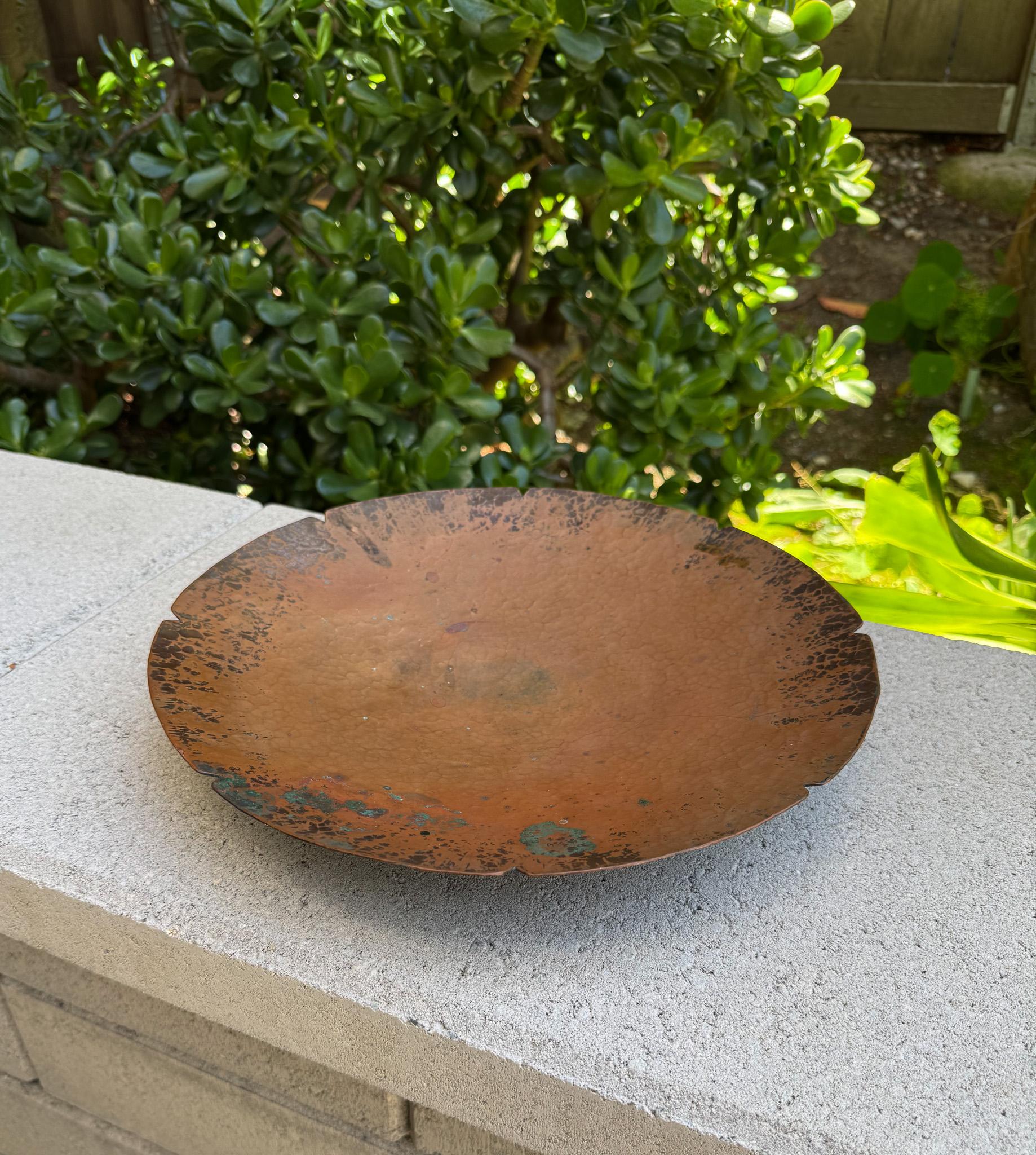 Arts & Crafts Hammered Copper Footed Tray / Charger, Early 20th Century For Sale 3