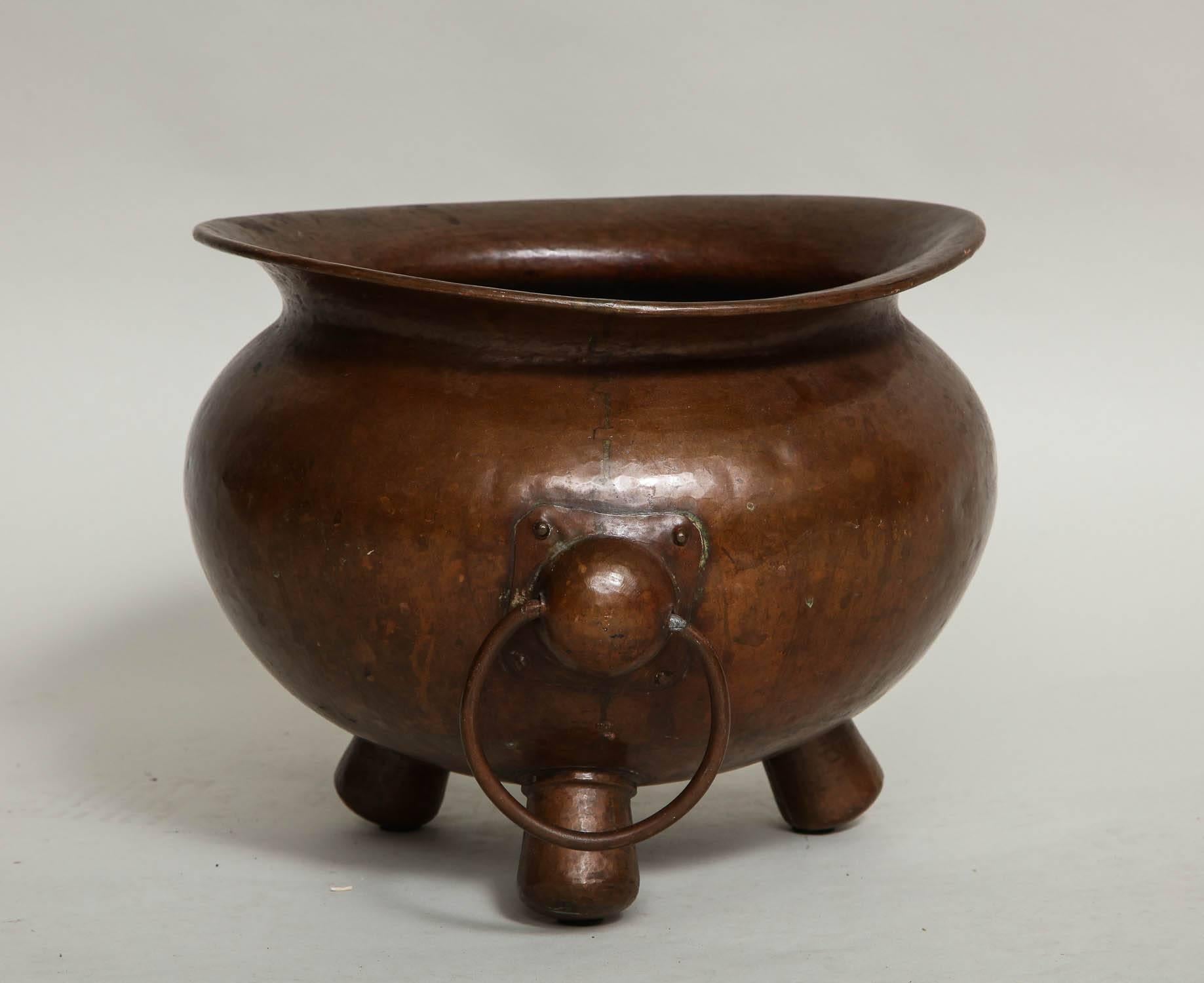 Fine XIX secolo Vaso in rame martellato Arts & Crafts in vendita
