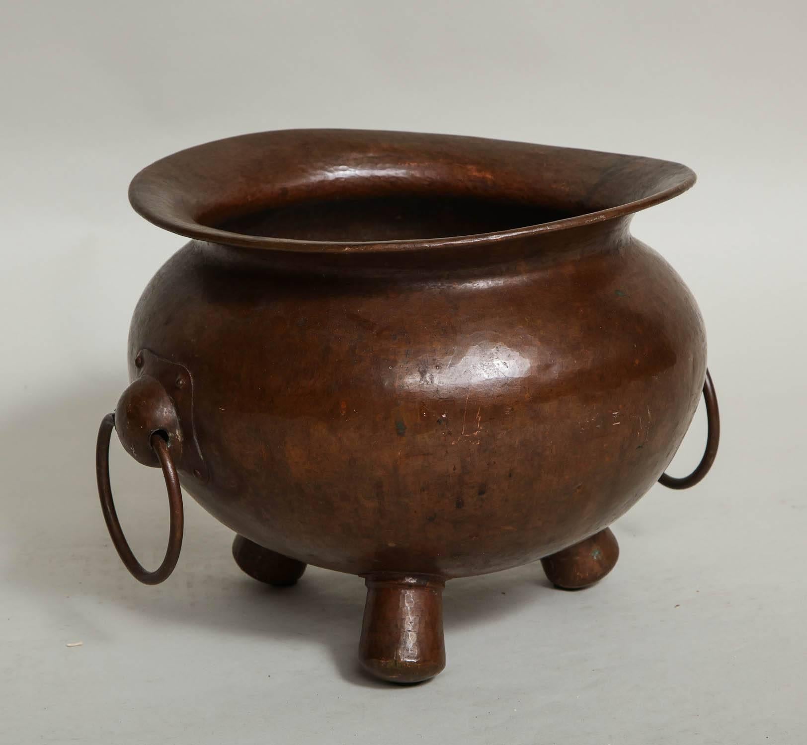 Vase en cuivre martelé Arts & Crafts Bon état - En vente à Greenwich, CT