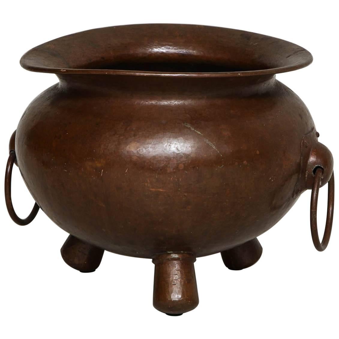 Vase en cuivre martelé Arts & Crafts