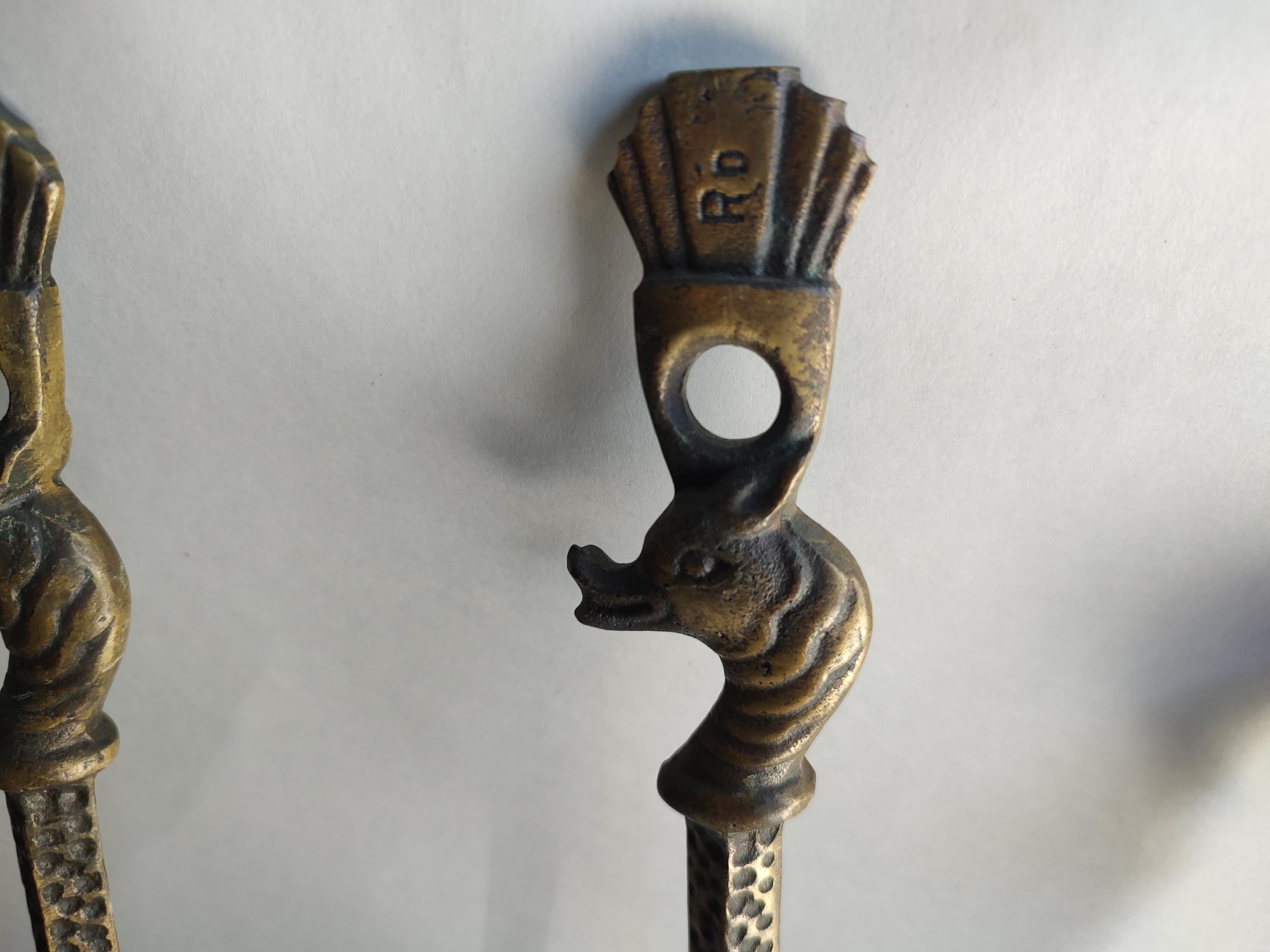 Arts & Crafts Hammered Figural Brass 5 Piece Set of Fireplace Tools In Good Condition For Sale In Port Jervis, NY