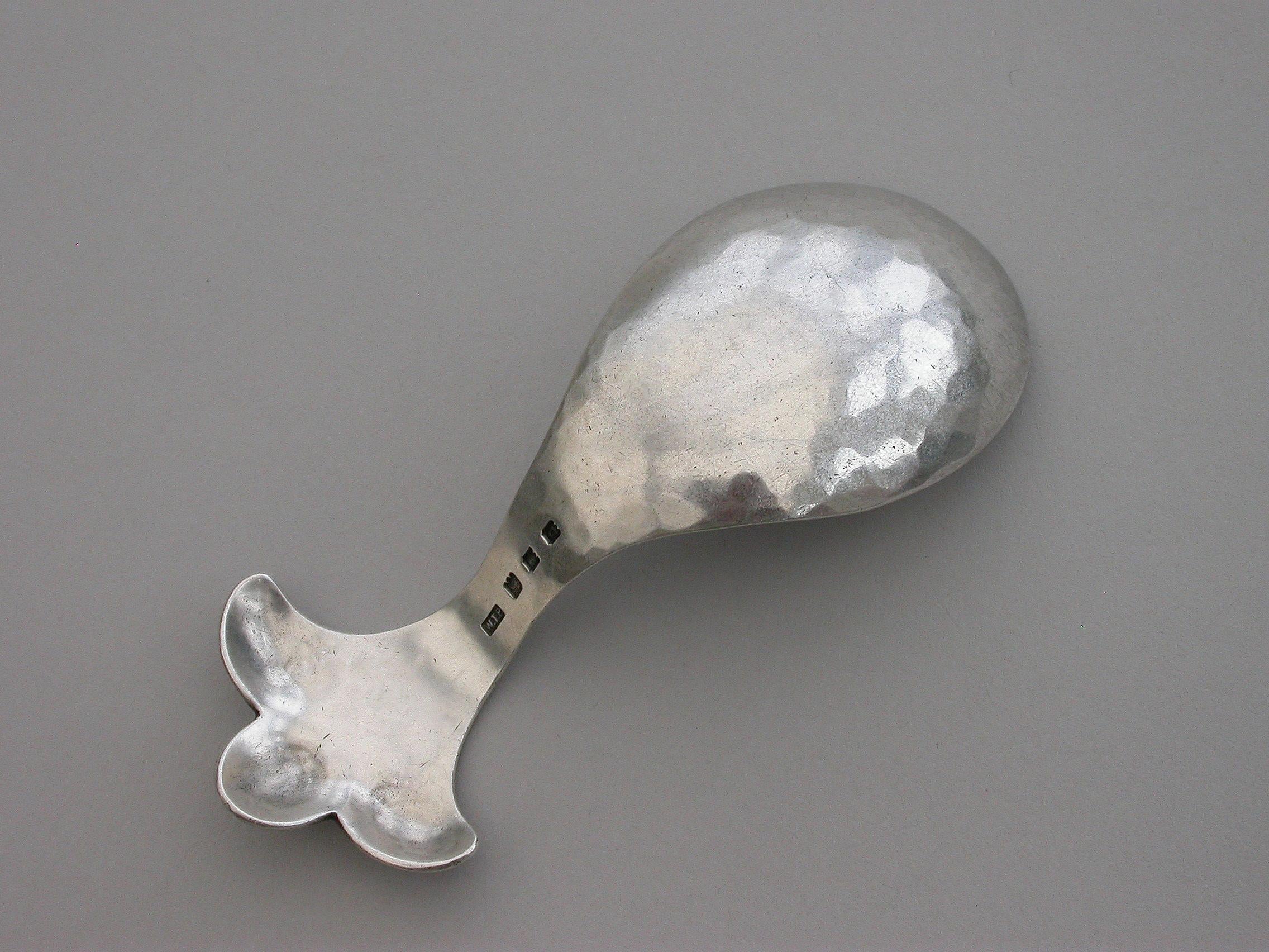 Arts & Crafts Hammered Silver Trefoil Caddy Spoon by W T Pavitt, London, 1929 In Good Condition For Sale In Sittingbourne, Kent