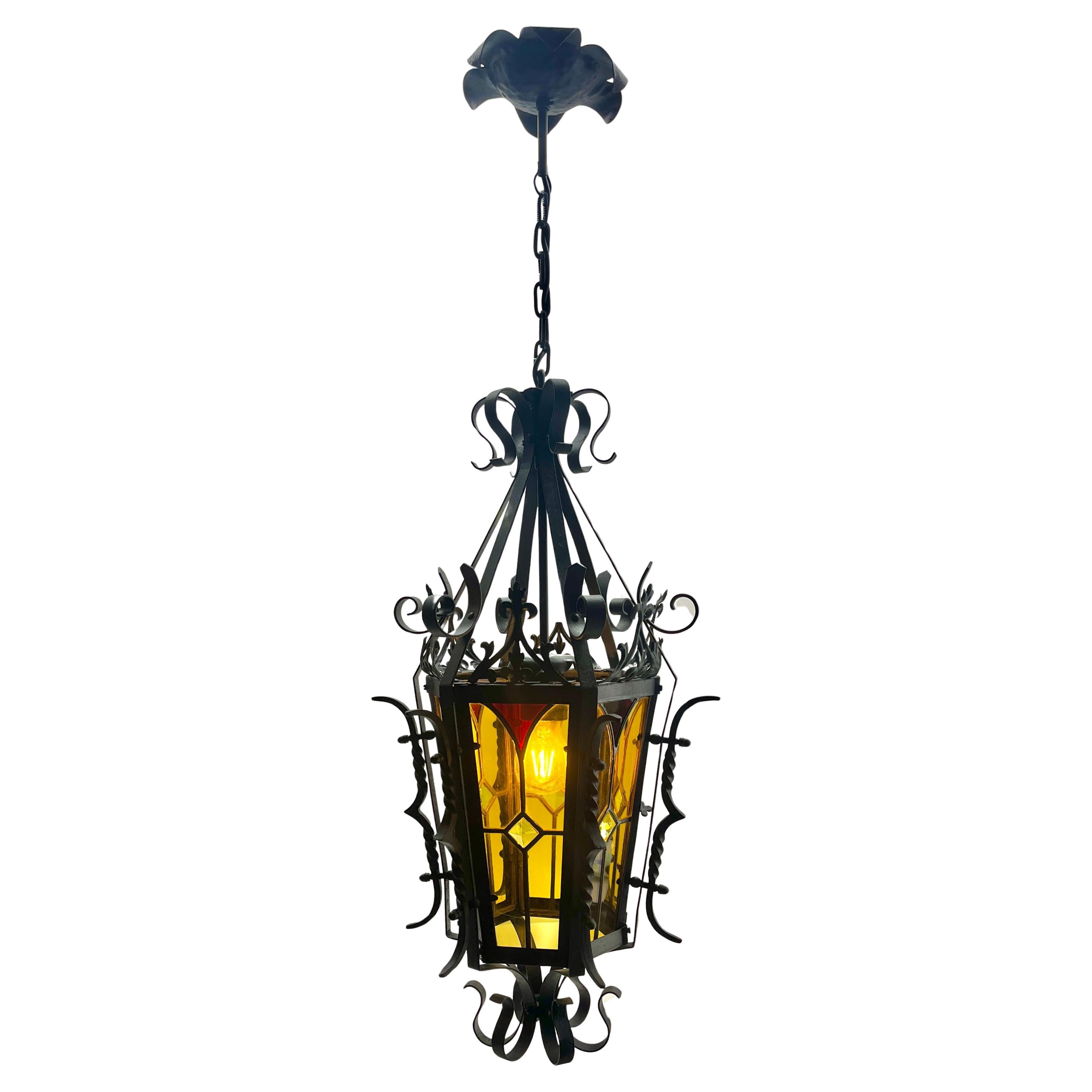 Arts and Crafts Handgefertigte Forget- und  Anhänger-Lobby-Lampe, 1930er-Jahre