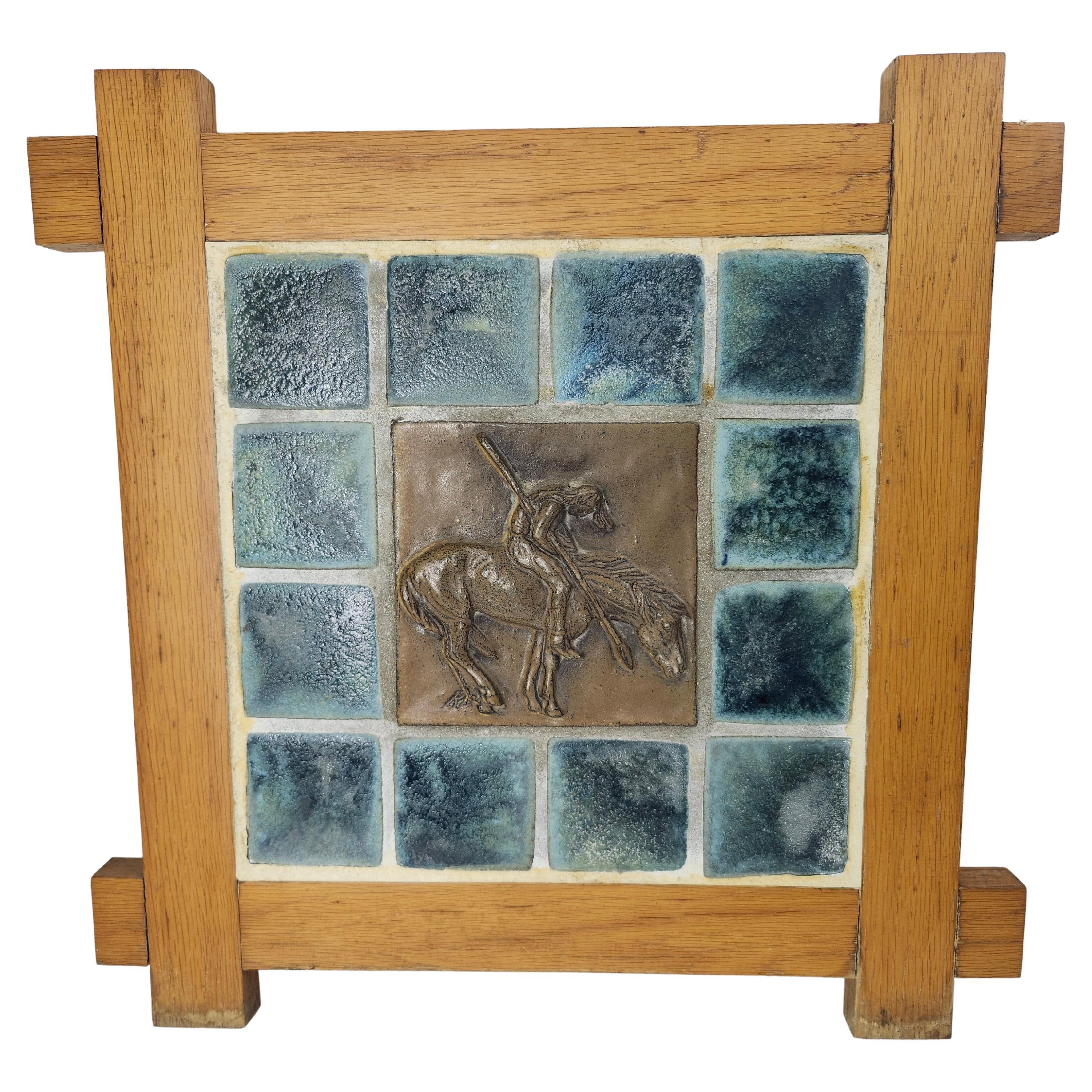 Arts & Craft Hand Ciled Plaque mit einem Rahmen aus Eiche 1970 (Arts and Crafts) im Angebot
