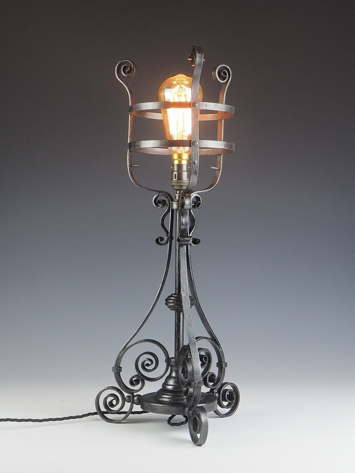 Arts & Crafts Hand Fordged Wrought Iron Table Lamp In Good Condition For Sale In Lincoln, GB