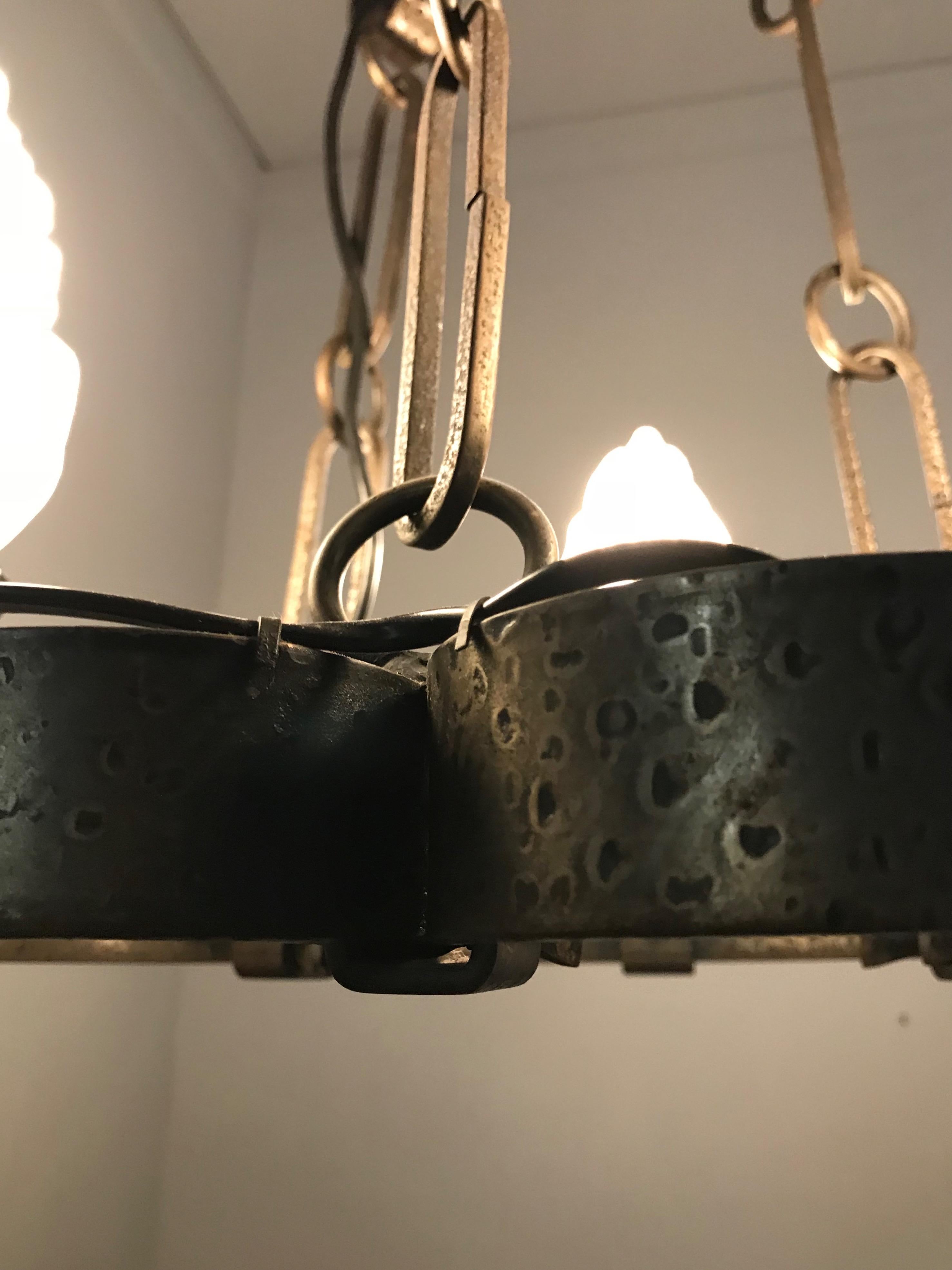Lámpara Colgante de Castillo o Bodega de Hierro Forjado y Martillado a Mano Arts & Crafts en venta 10