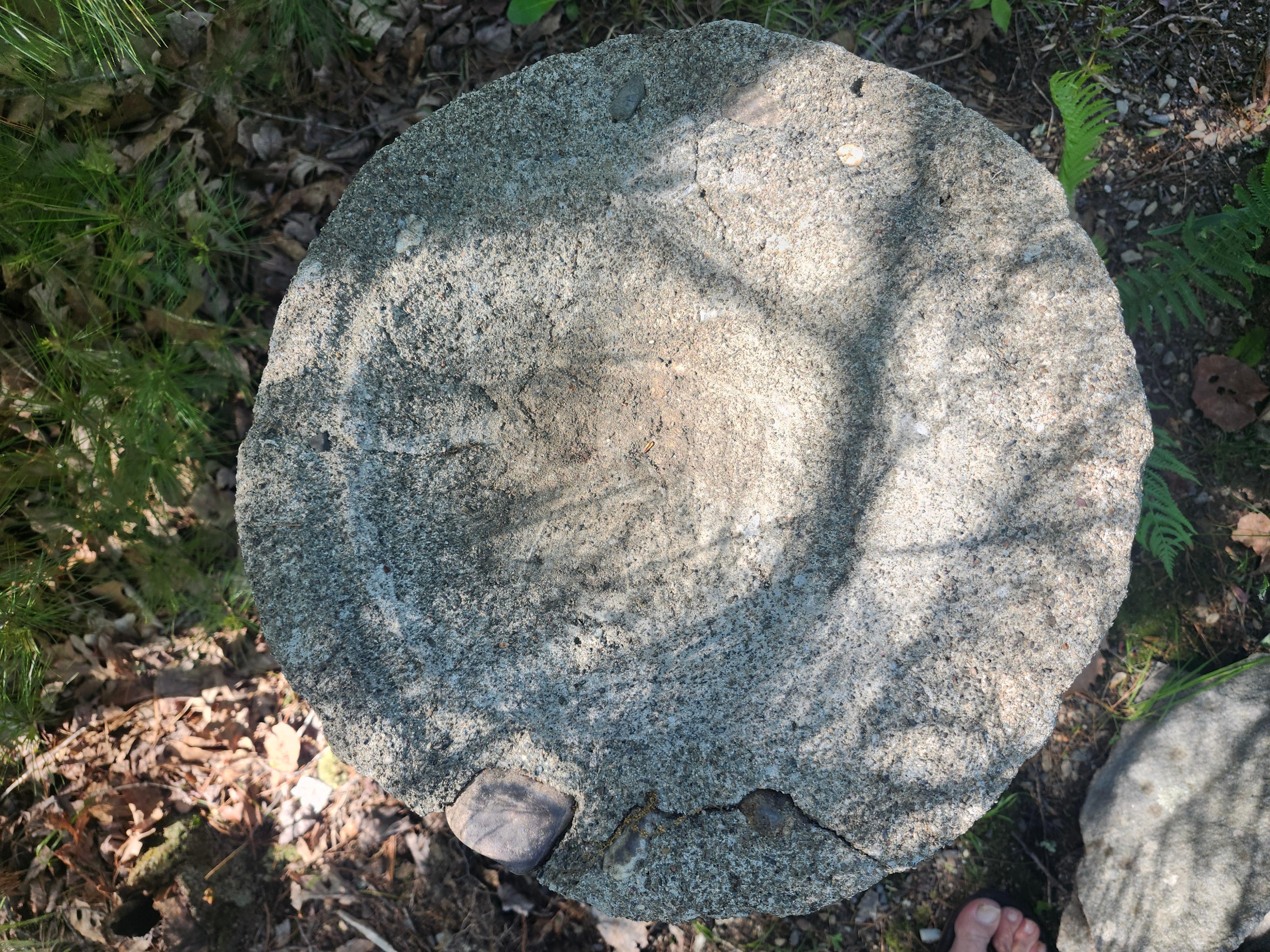 Arts & Craft Handmade Folky 2 Pieces Adirondack Stone Birdbath C1930 (Mitte des 20. Jahrhunderts) im Angebot