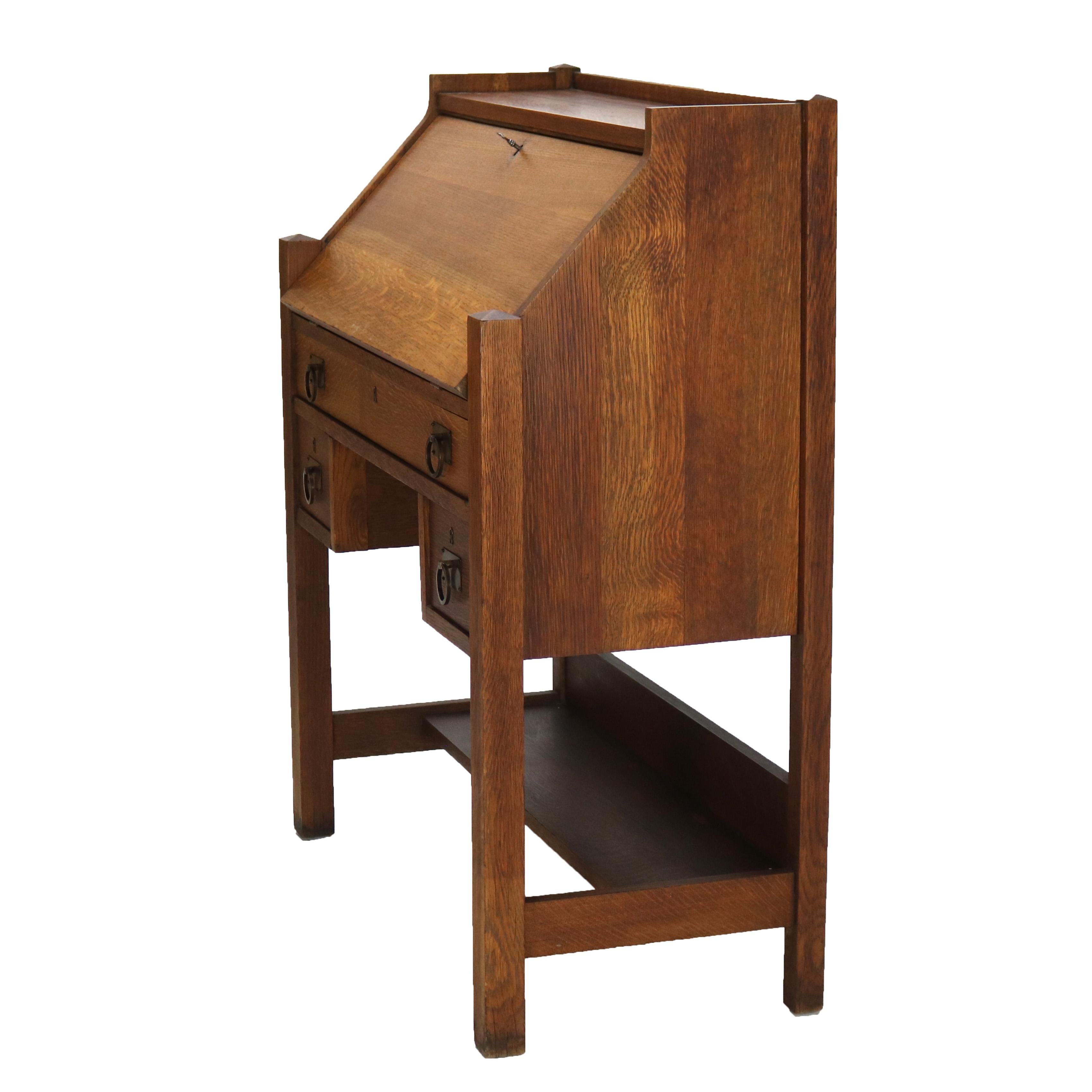 Artes y Oficios Honeoye Falls Furniture Co. Escritorio con frente abatible de roble C1920 en venta 4