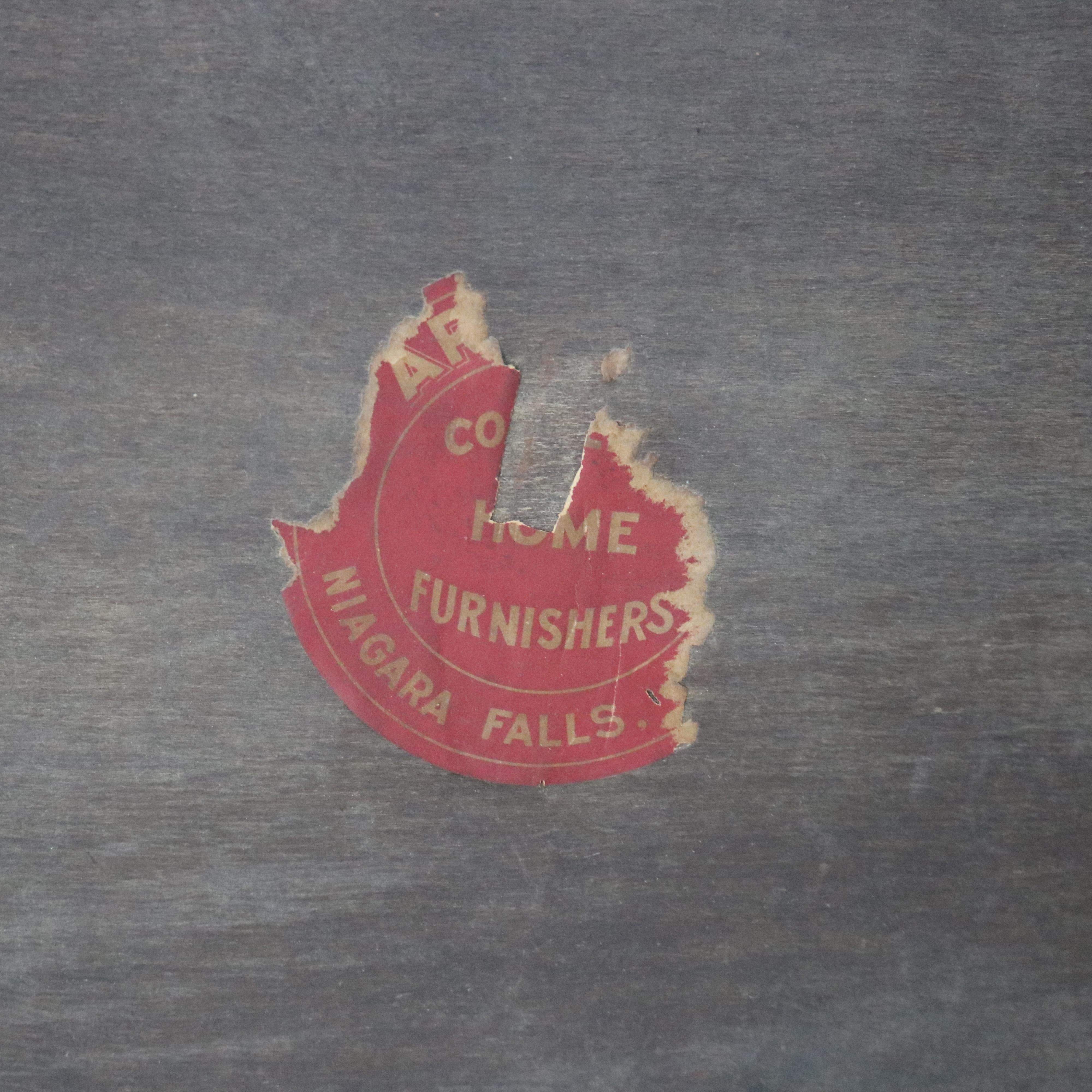 Artes y Oficios Honeoye Falls Furniture Co. Escritorio con frente abatible de roble C1920 en venta 7