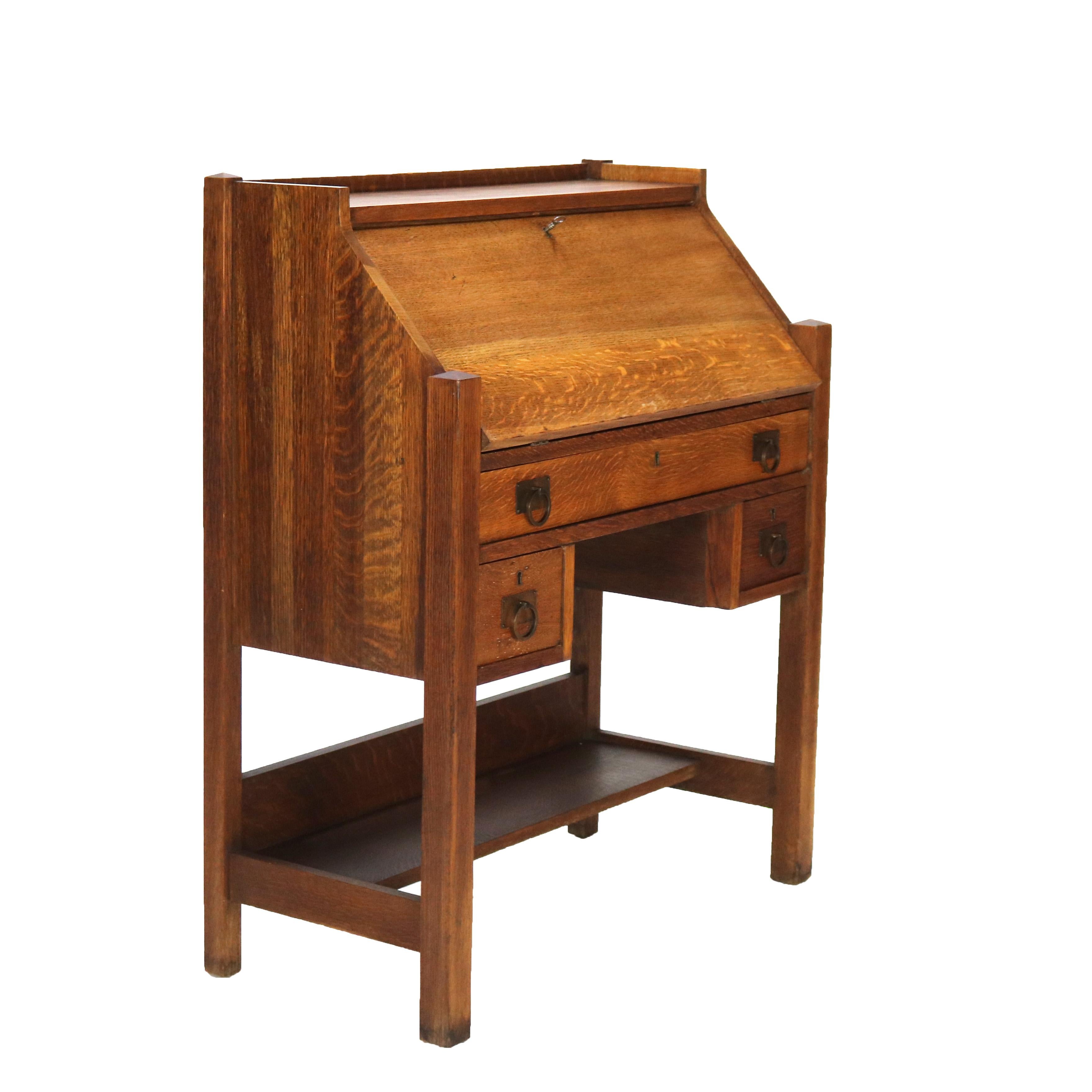 Artes y Oficios Honeoye Falls Furniture Co. Escritorio con frente abatible de roble C1920 en venta 10