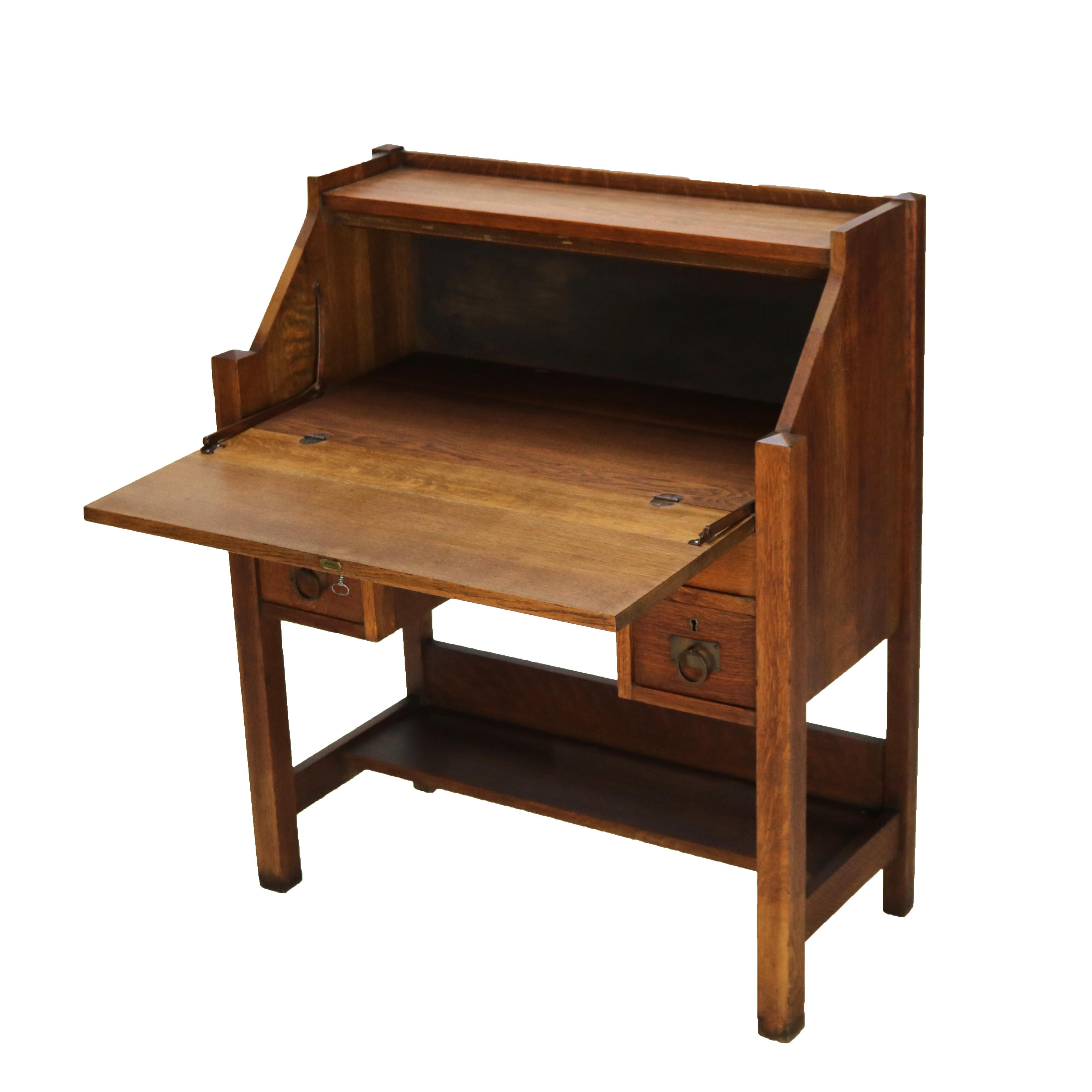 Artes y Oficios Honeoye Falls Furniture Co. Escritorio con frente abatible de roble C1920 en venta 2