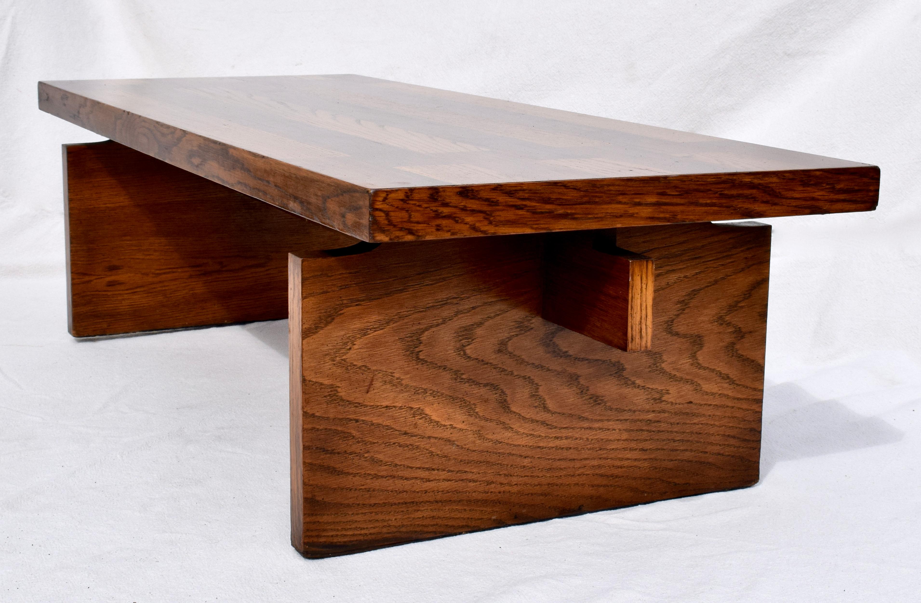 An impressive Mid-Century Modern coffee table of fiery oak & walnut woods by Lane furniture. We love the simple yet distinct Arts & Crafts design elements making this substantial table suitable for use in a variety of settings.