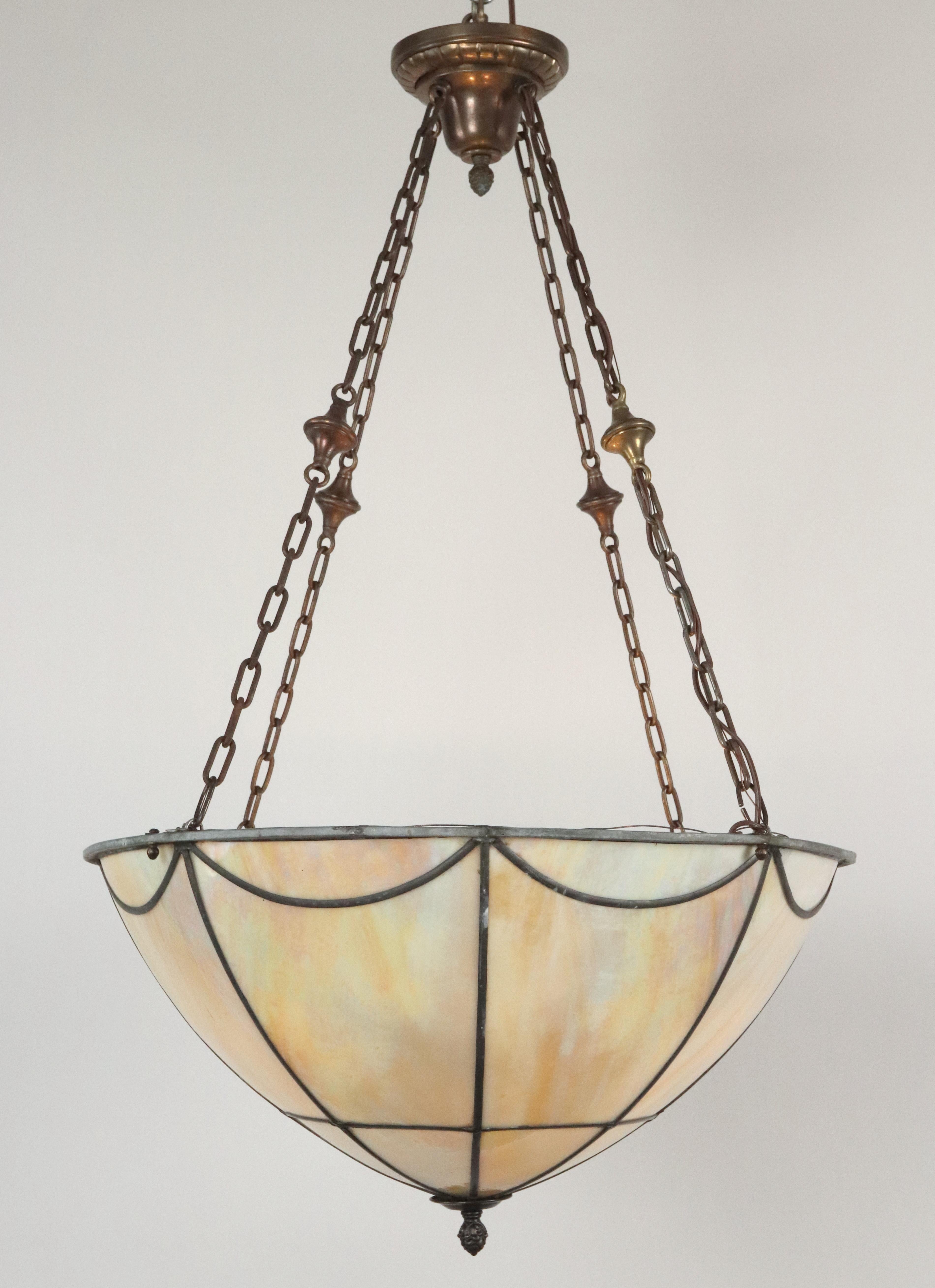 Lampe pendante en verre de scorie irisé Arts & Crafts en vente 8