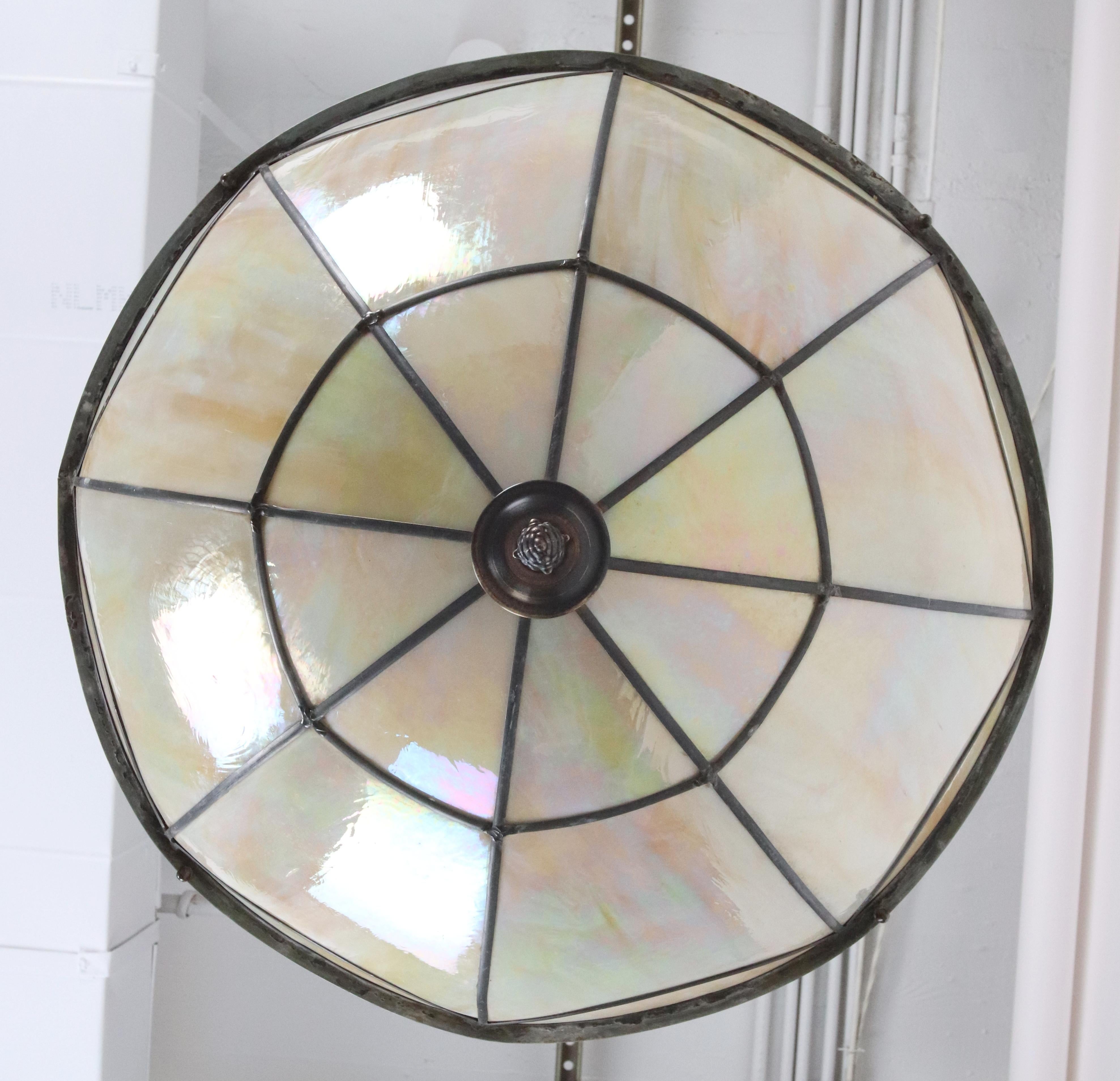 Lampe pendante en verre de scorie irisé Arts & Crafts en vente 9