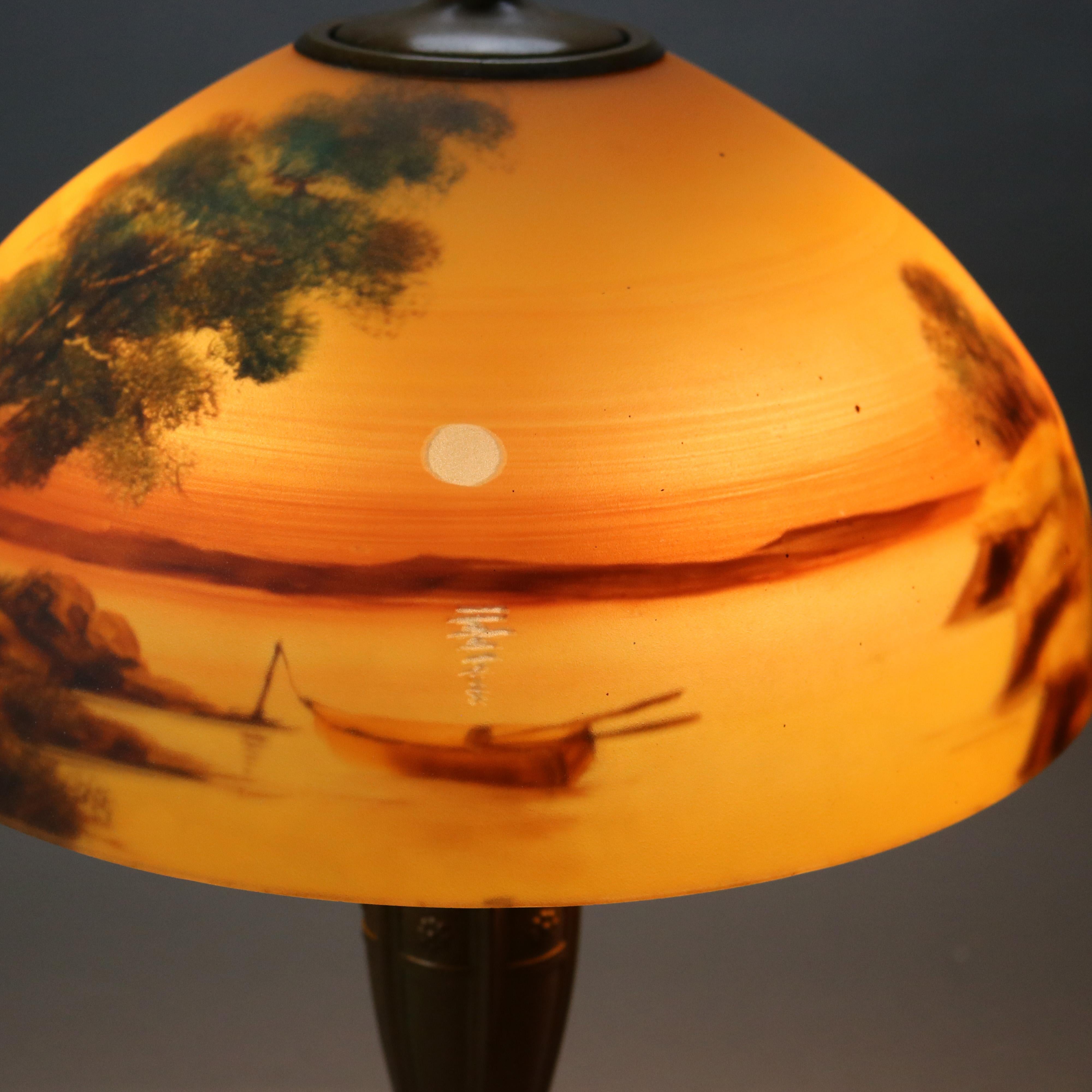Lampada da tavolo Jefferson dipinta a rovescio con paesaggio lacustre e barca da pesca C1920

Misure - 23