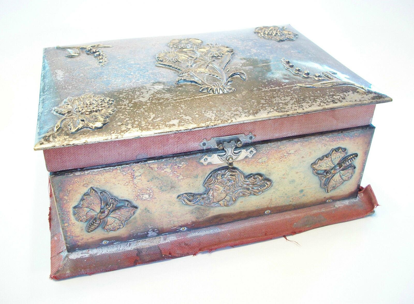 Arts & Crafts Jewelry Box with Applied Decoration - Unsigned - U K - Circa 1880 For Sale 5