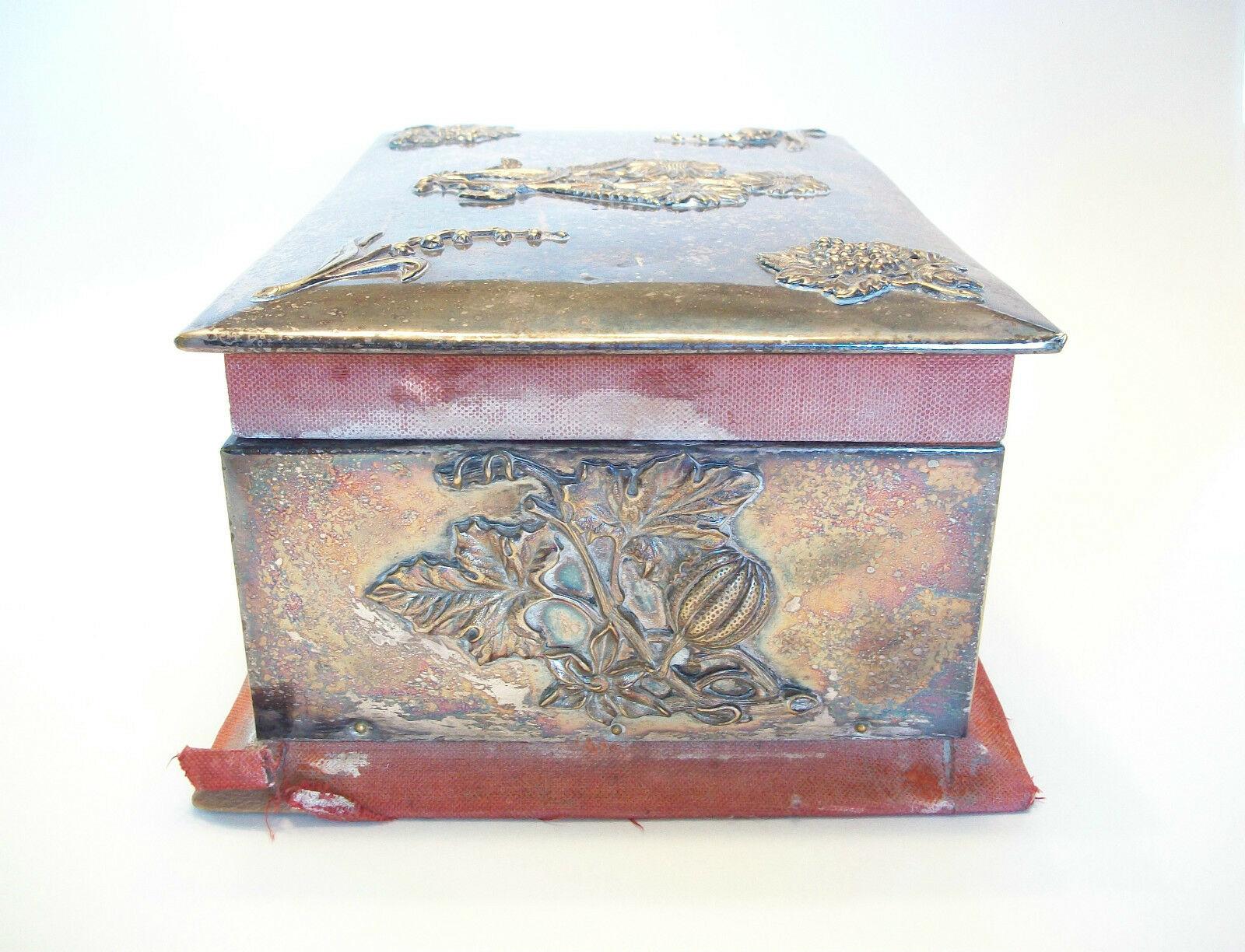 Arts & Crafts Jewelry Box with Applied Decoration - Unsigned - U K - Circa 1880 In Distressed Condition For Sale In Chatham, ON