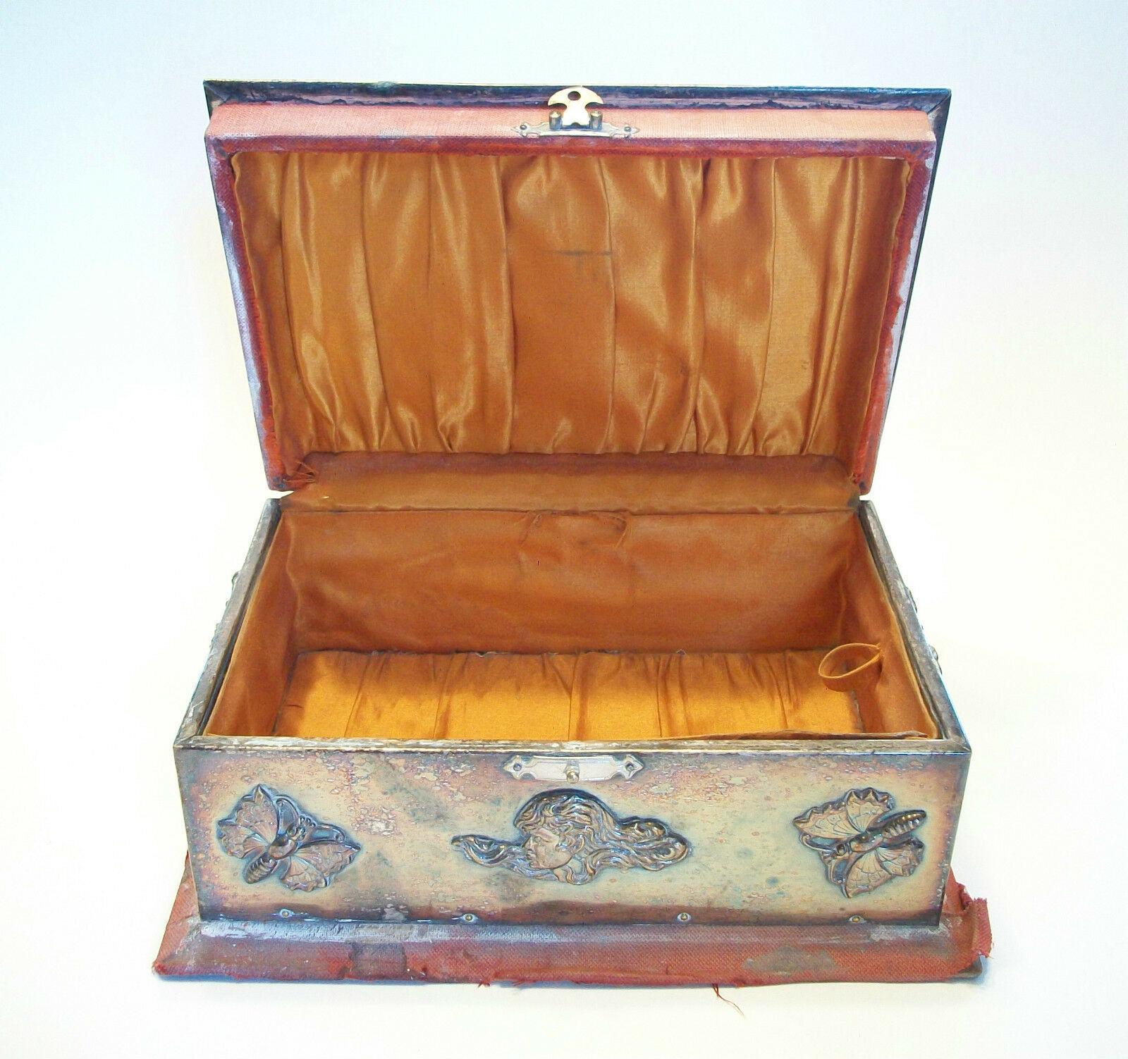 Arts & Crafts Jewelry Box with Applied Decoration - Unsigned - U K - Circa 1880 For Sale 1