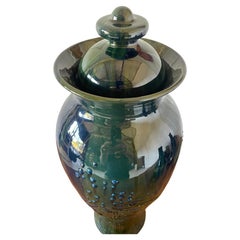 Vaso in ceramica con coperchio grande Arts & Crafts di Sir Edmund Elton's