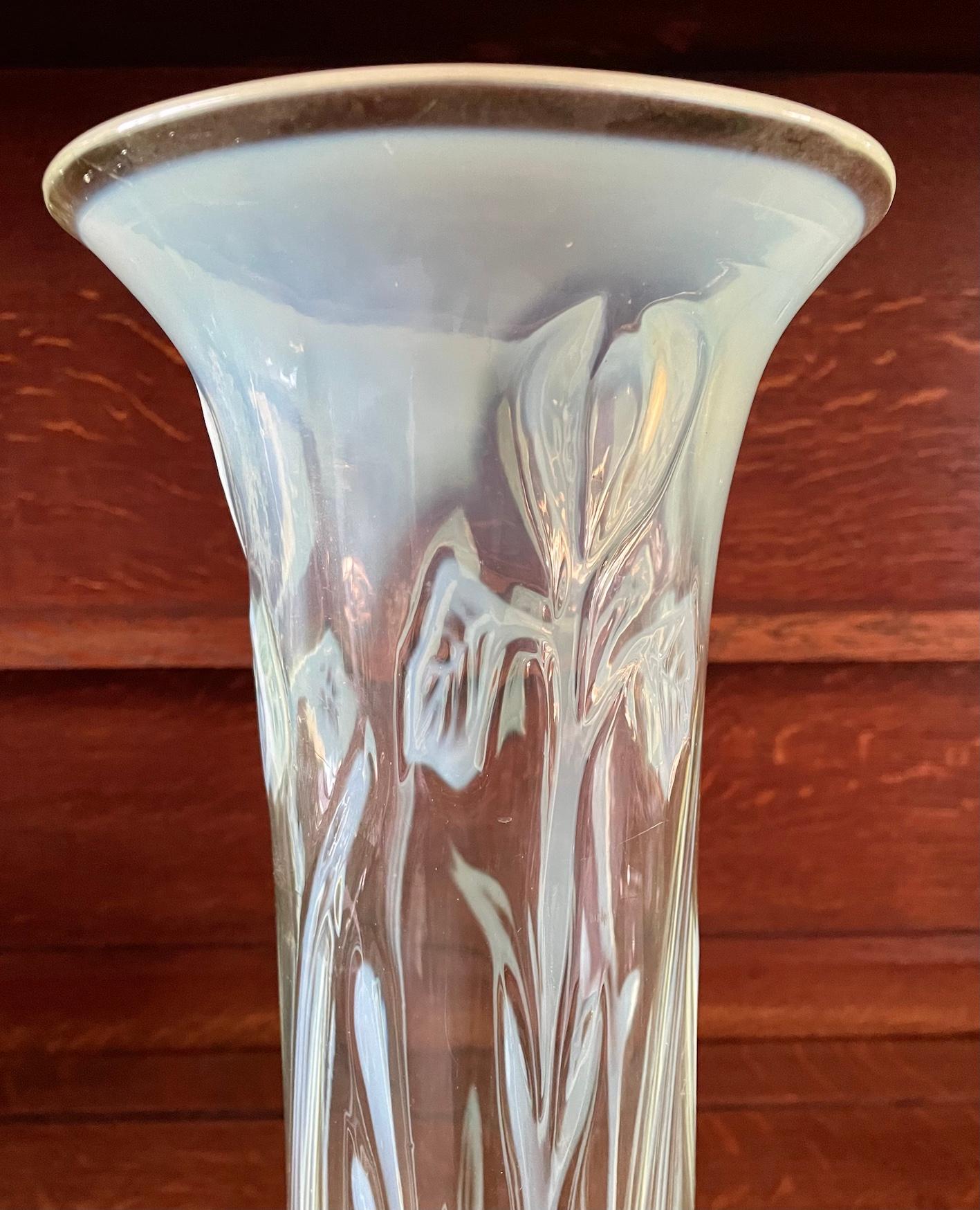 Inglese Vaso in vetro di vaselina grande di John Walsh Walsh in vendita