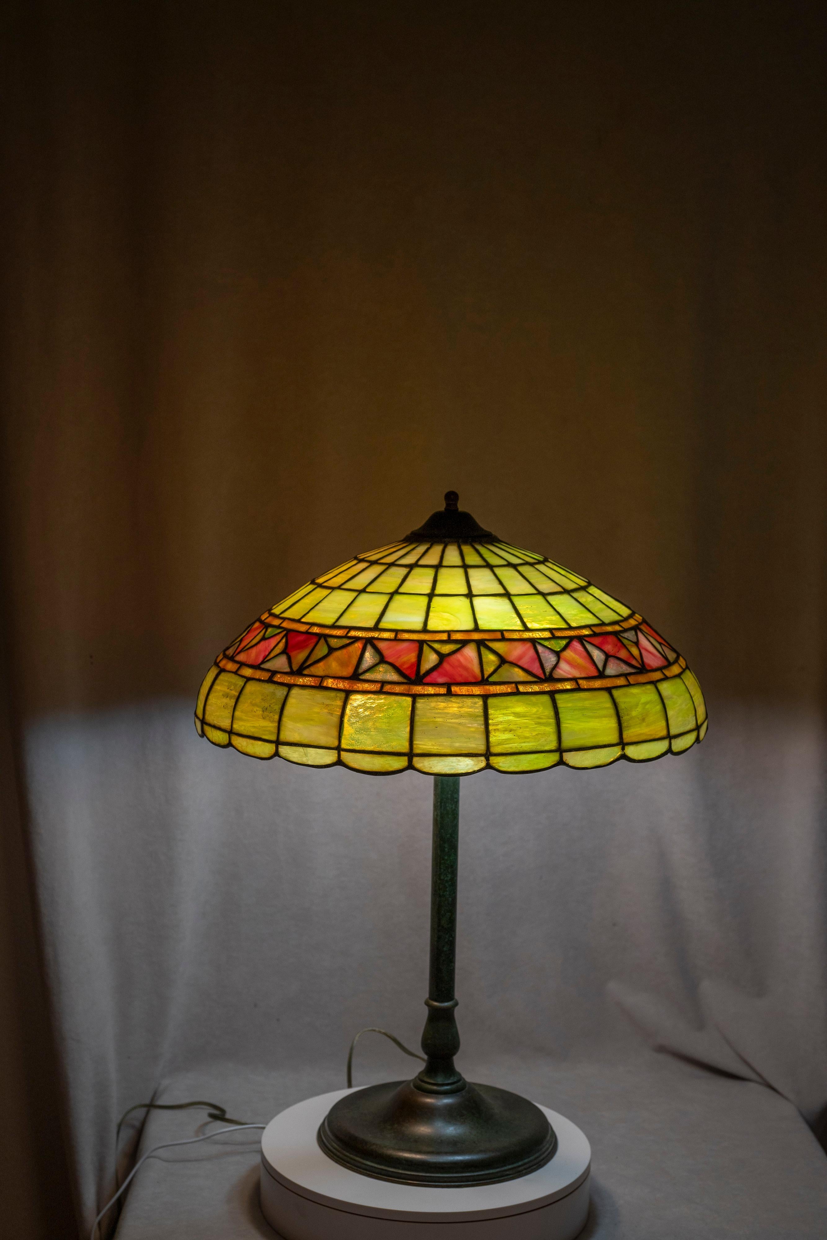 Arts & Crafts Leaded Glass Table Lamp, Duffner & Kimberly  ca. 1910 In Good Condition For Sale In Petaluma, CA