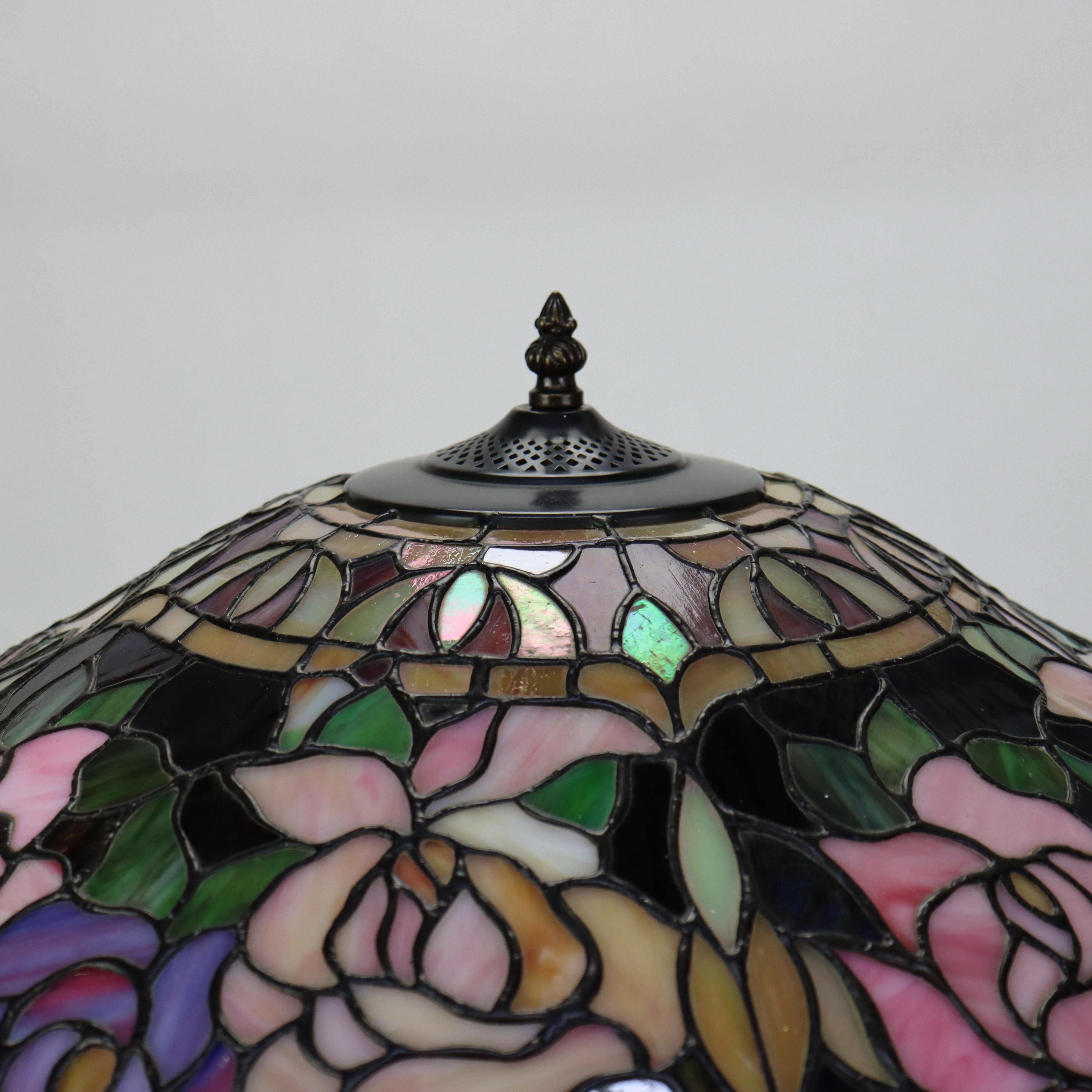 Lampe de table Arts & Crafts en verre teinté au plomb 20e siècle en vente 3