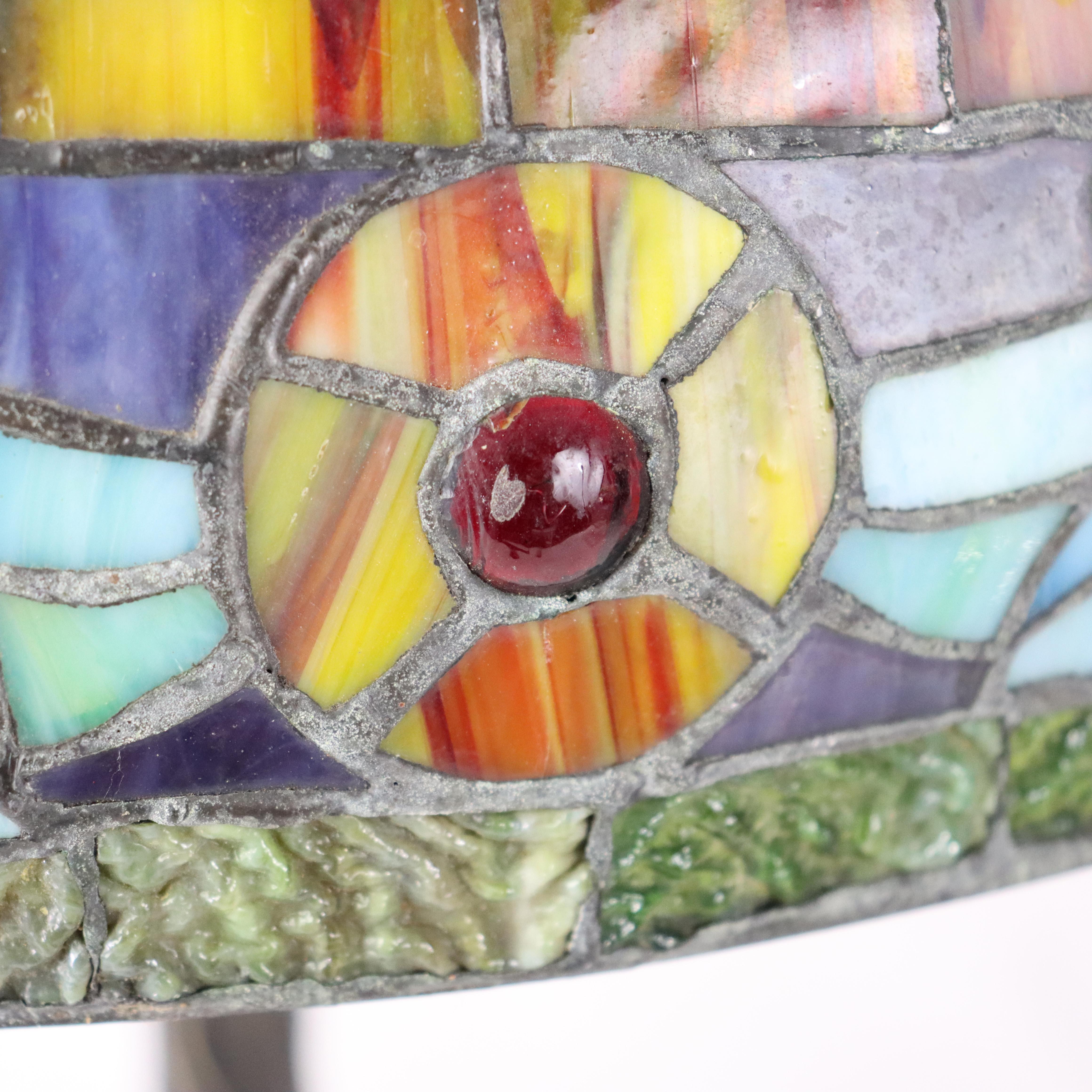 Lampe de table Arts & Crafts en verre teinté au plomb 20e siècle en vente 3