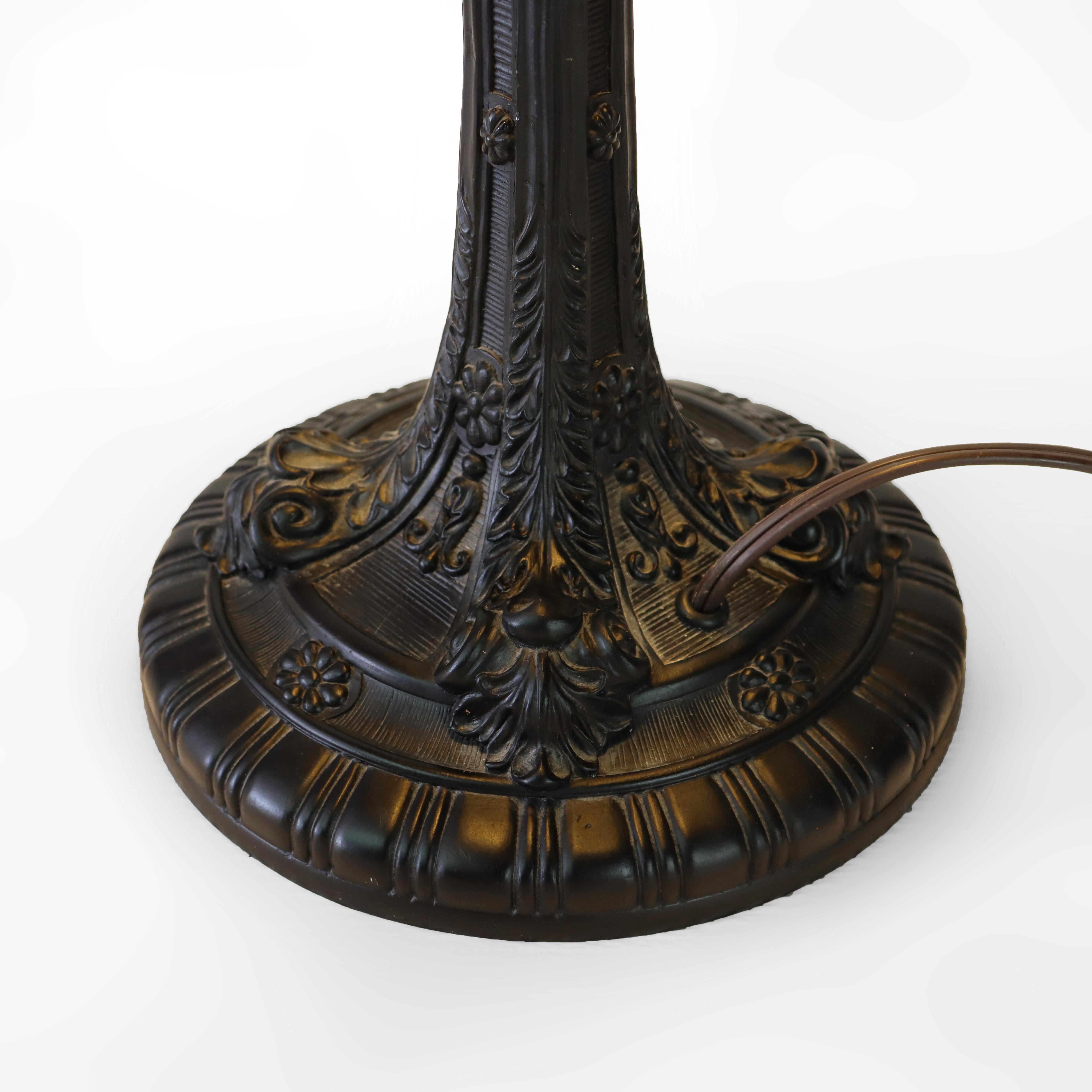 Arts & Crafts Leaded Stained Glass Table Lamp 20thC For Sale 4