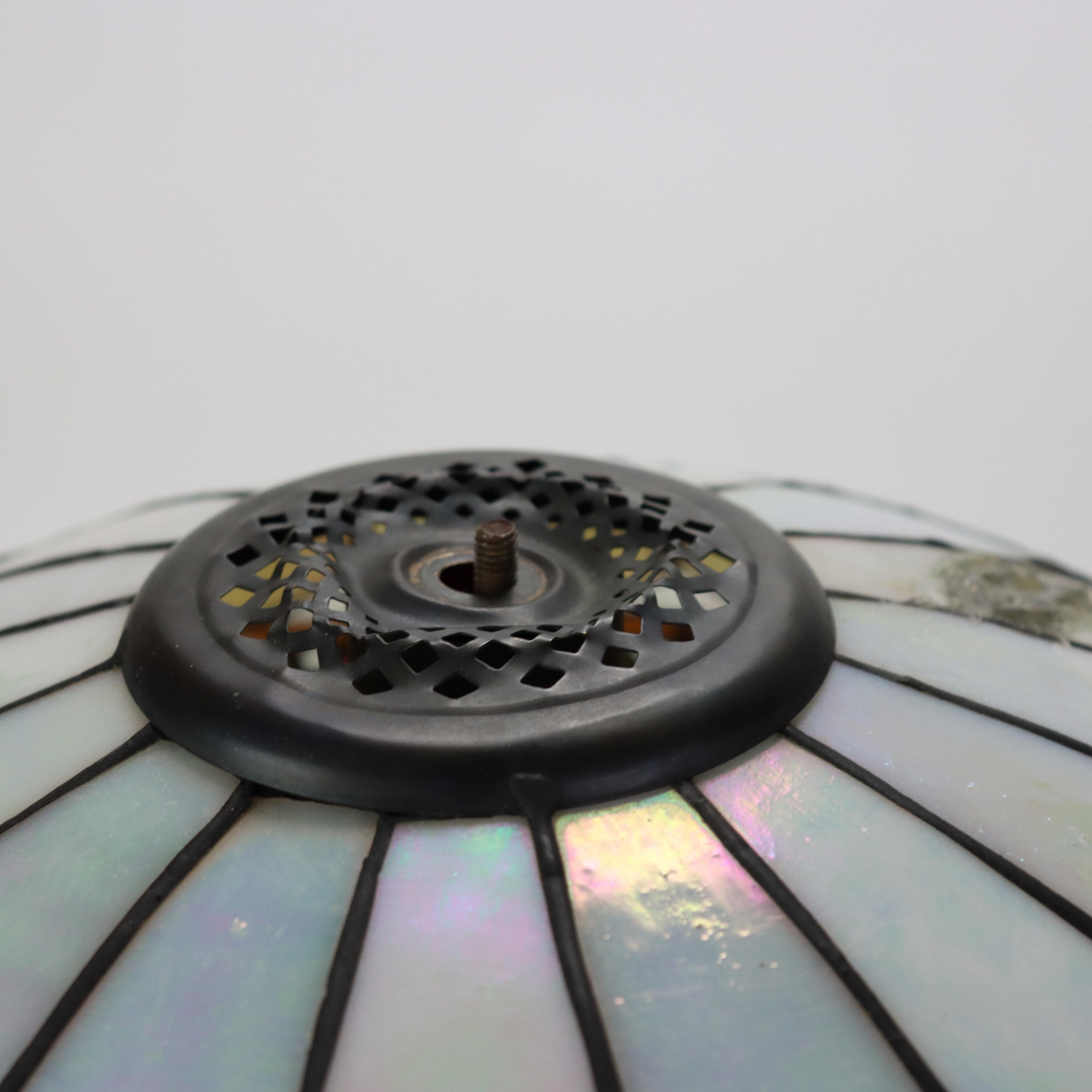 Arts & Crafts Leaded Stained Glass Table Lamp 20thC For Sale 6