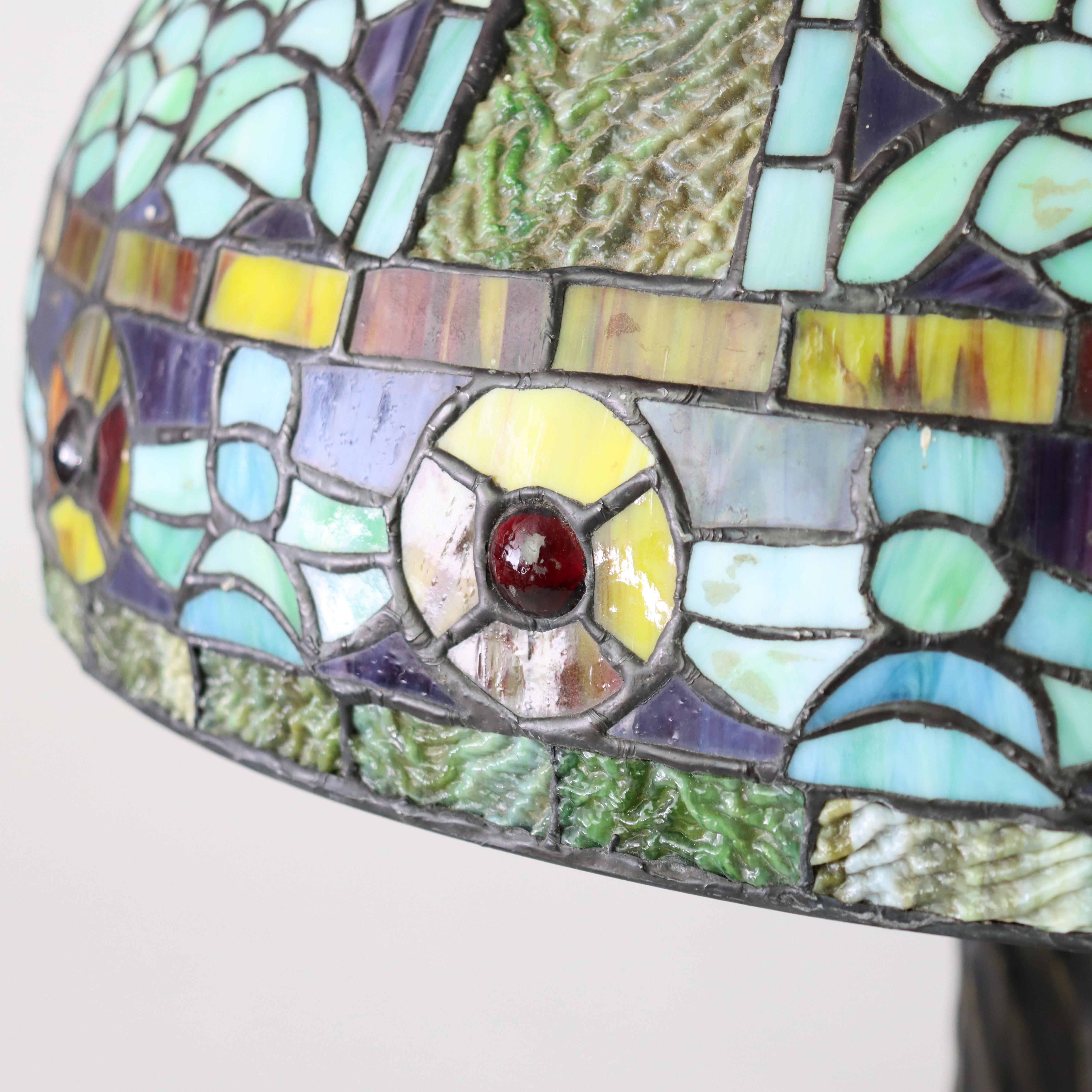 Arts and Crafts Lampe de table Arts & Crafts en verre teinté au plomb 20e siècle en vente