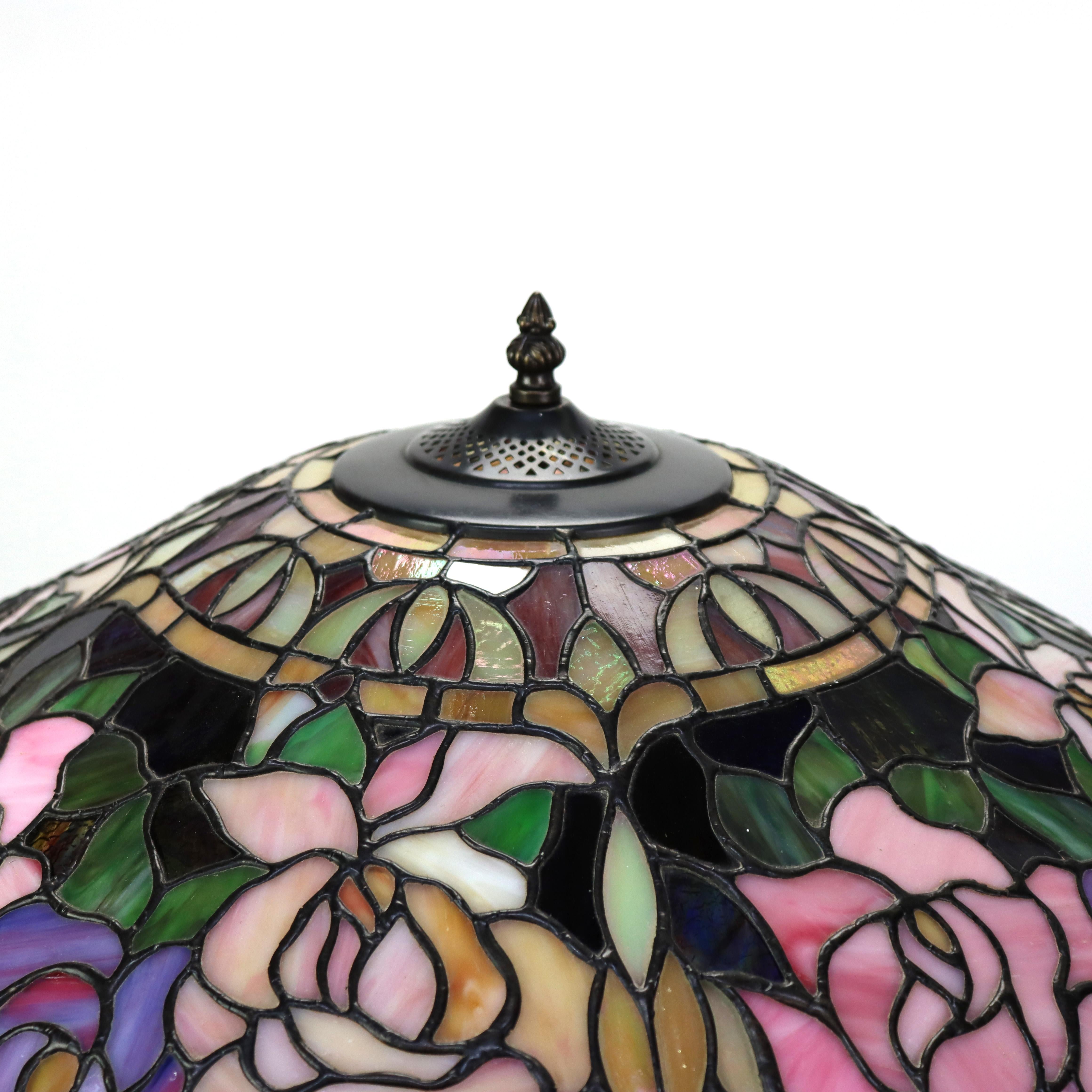 Américain Lampe de table Arts & Crafts en verre teinté au plomb 20e siècle en vente