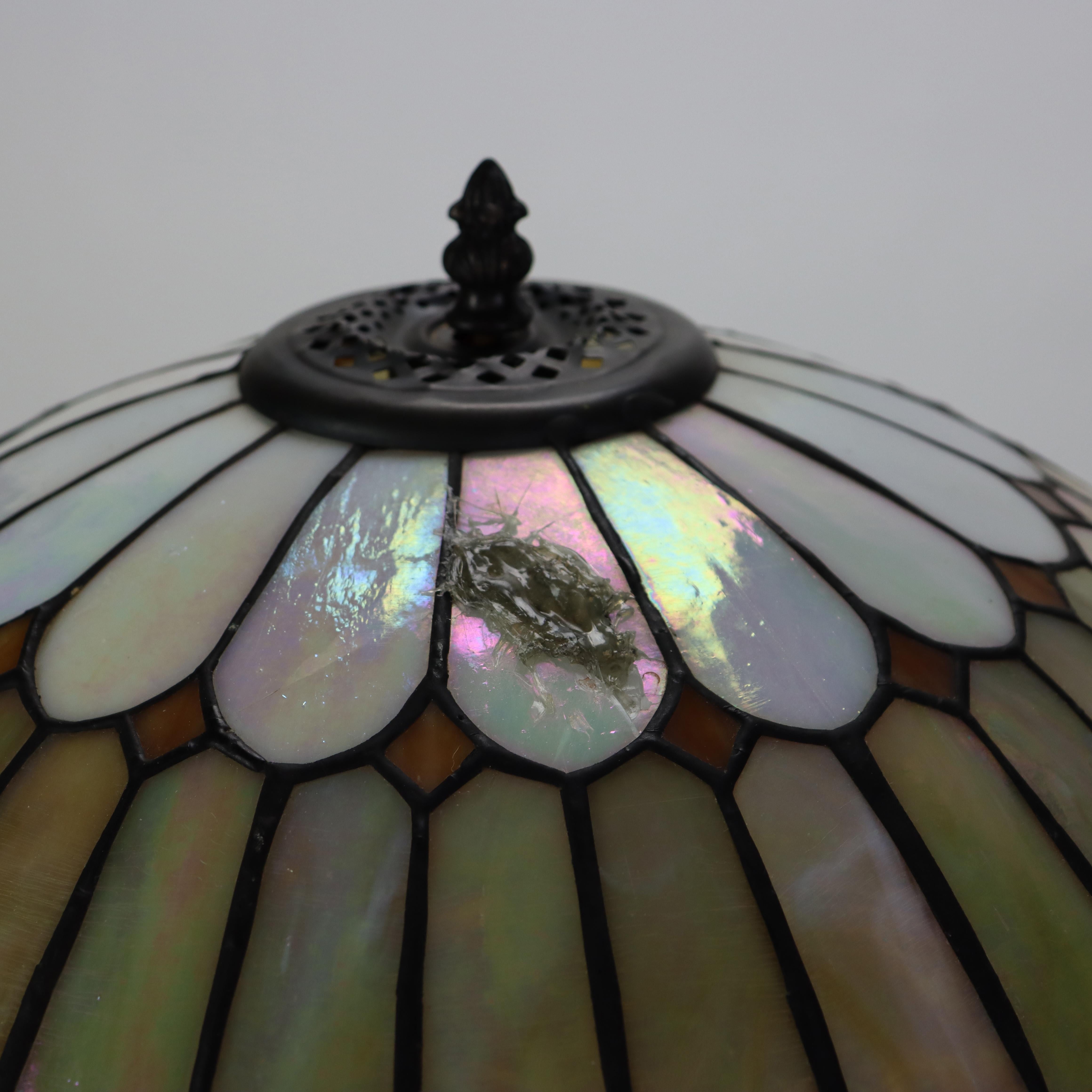 American Arts & Crafts Leaded Stained Glass Table Lamp 20thC For Sale