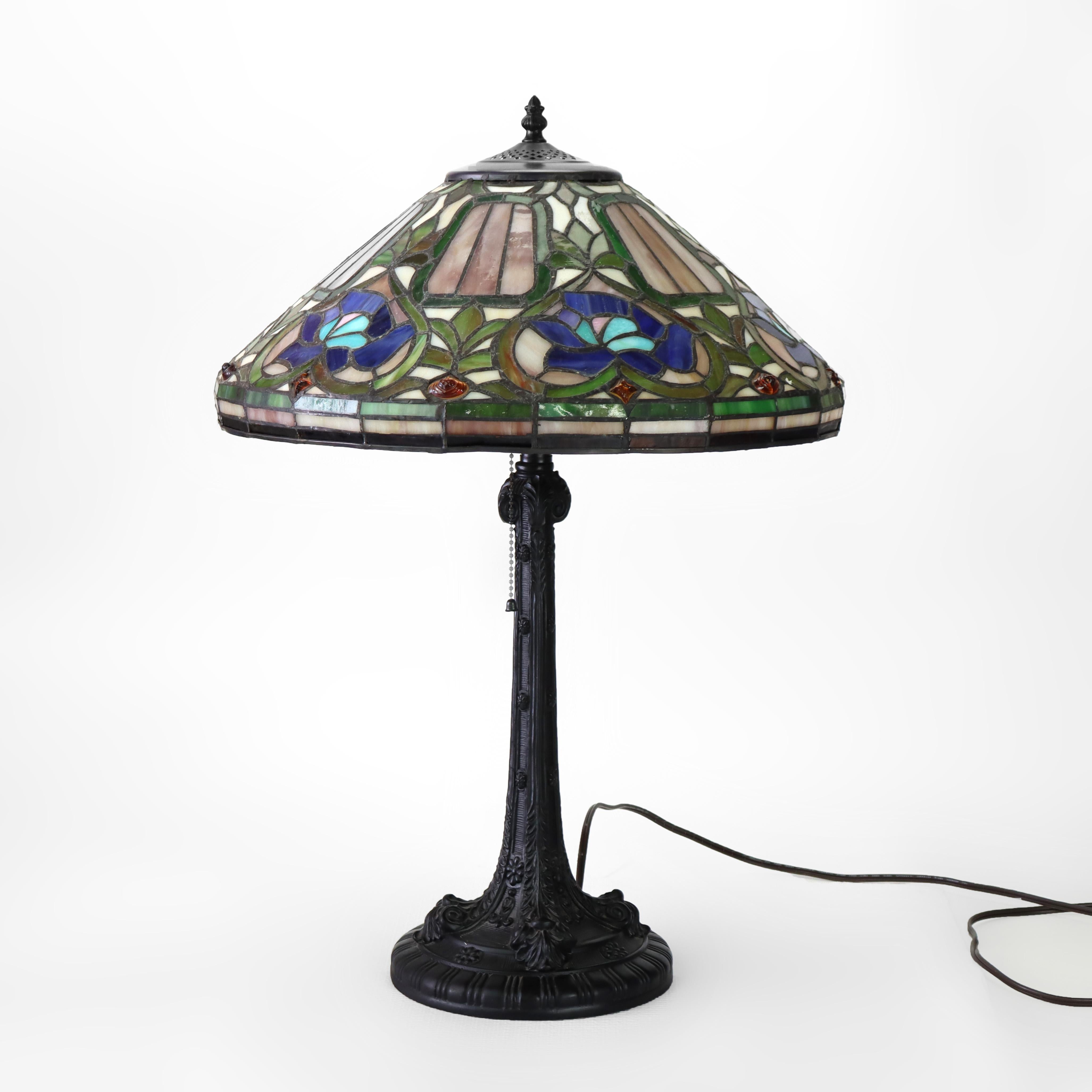 American Arts & Crafts Leaded Stained Glass Table Lamp 20thC For Sale