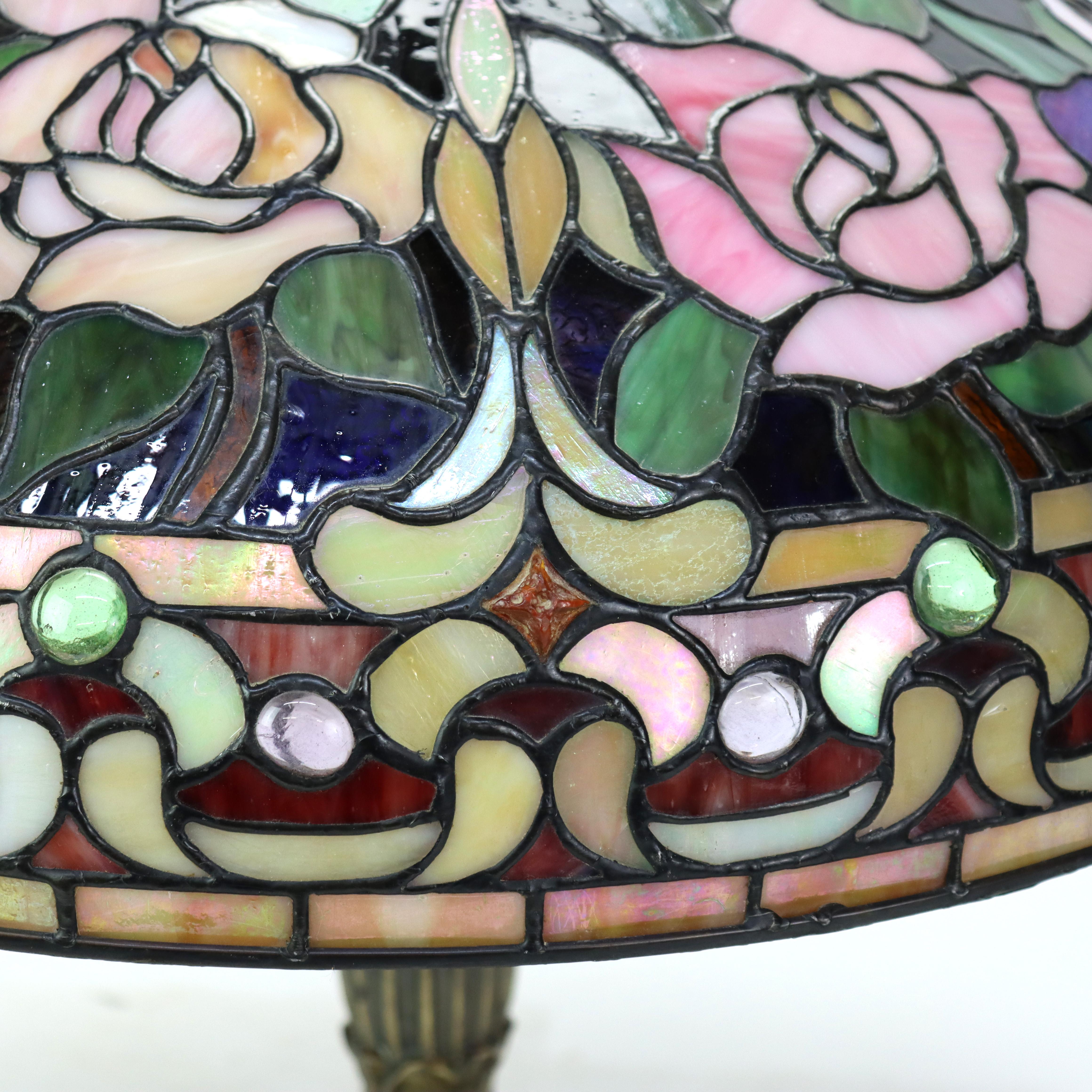 Lampe de table Arts & Crafts en verre teinté au plomb 20e siècle Bon état - En vente à Big Flats, NY