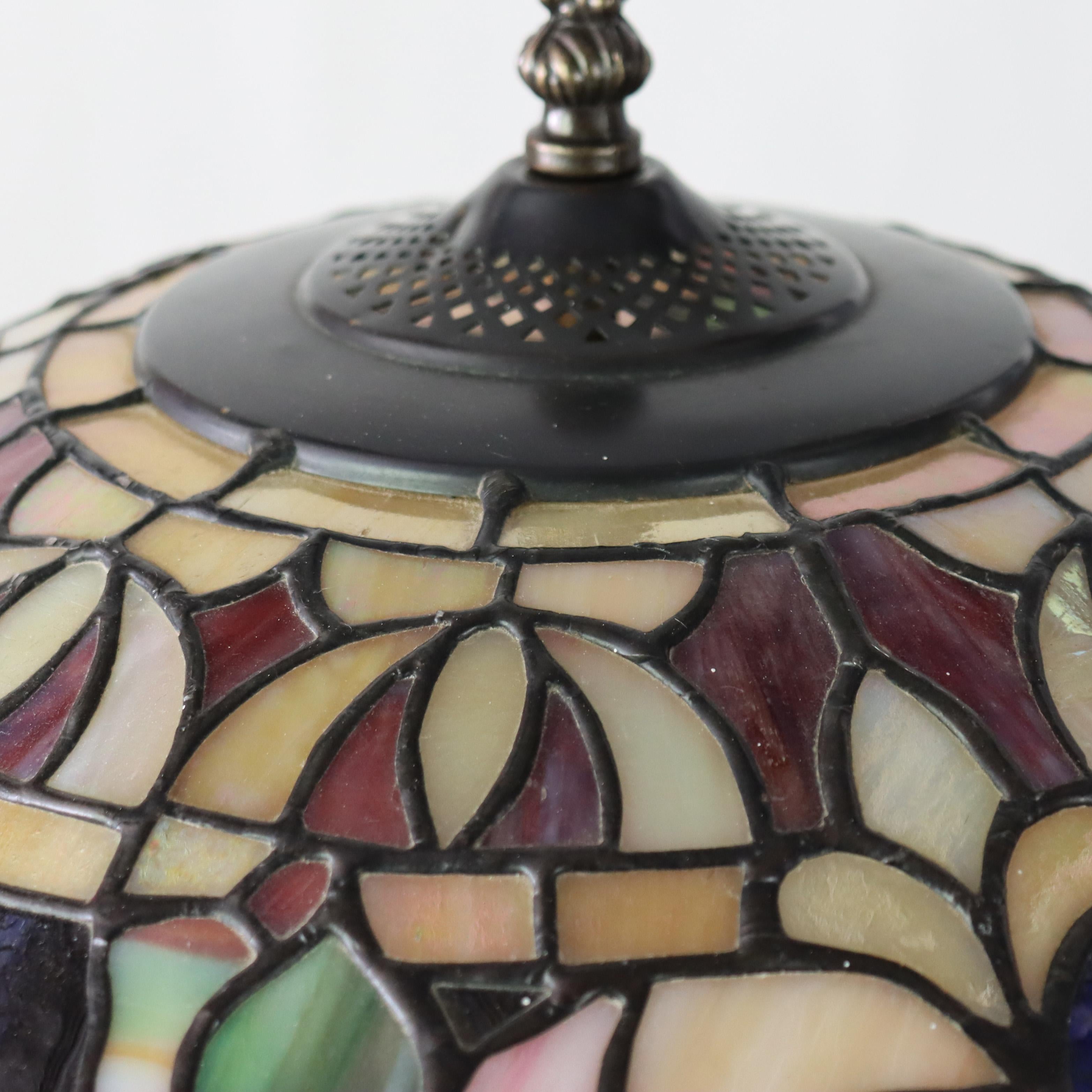 Lámpara de sobremesa Arts & Crafts Leaded Stained glass 20thC en Bueno estado para la venta en Big Flats, NY