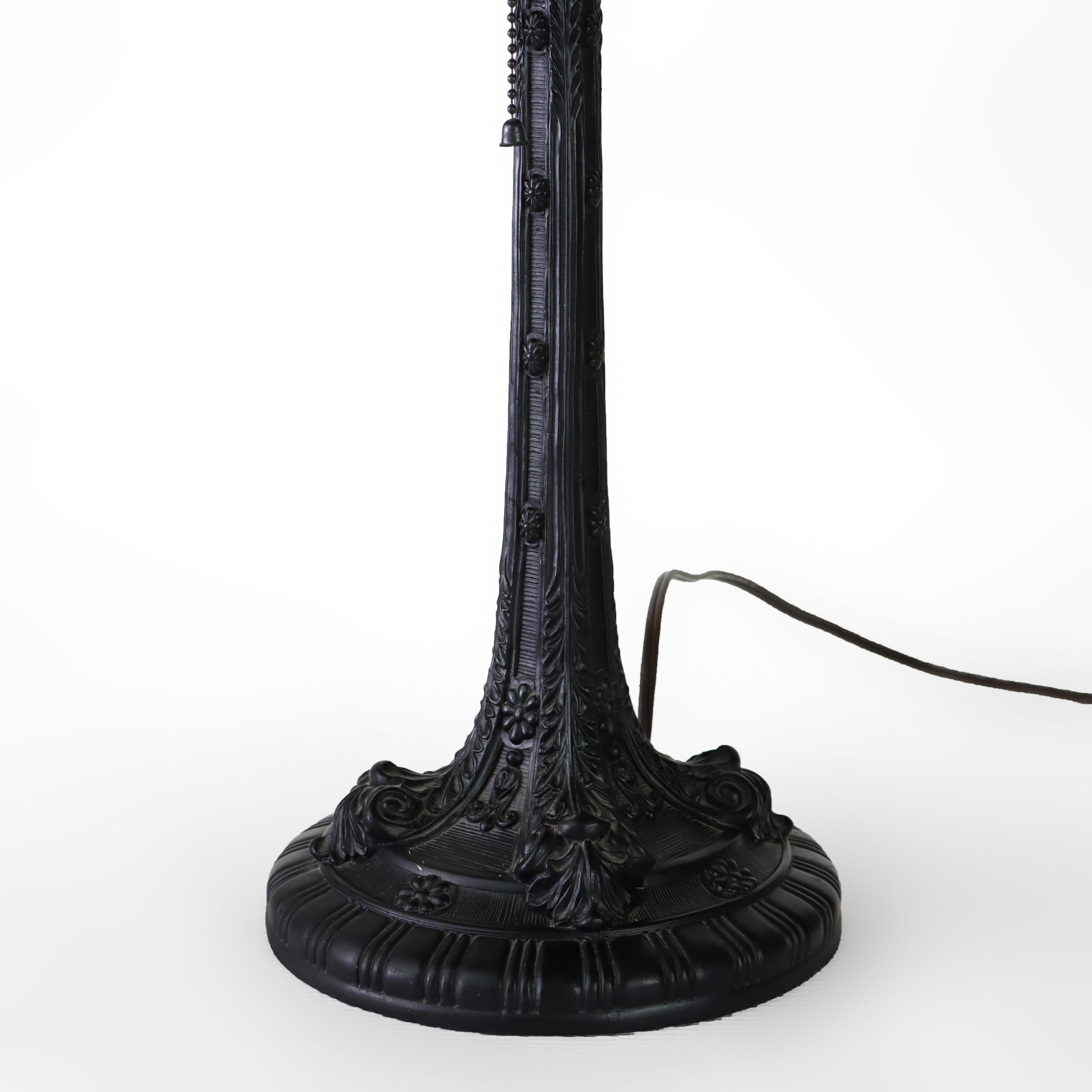 Arts & Crafts Leaded Stained Glass Table Lamp 20thC In Good Condition For Sale In Big Flats, NY