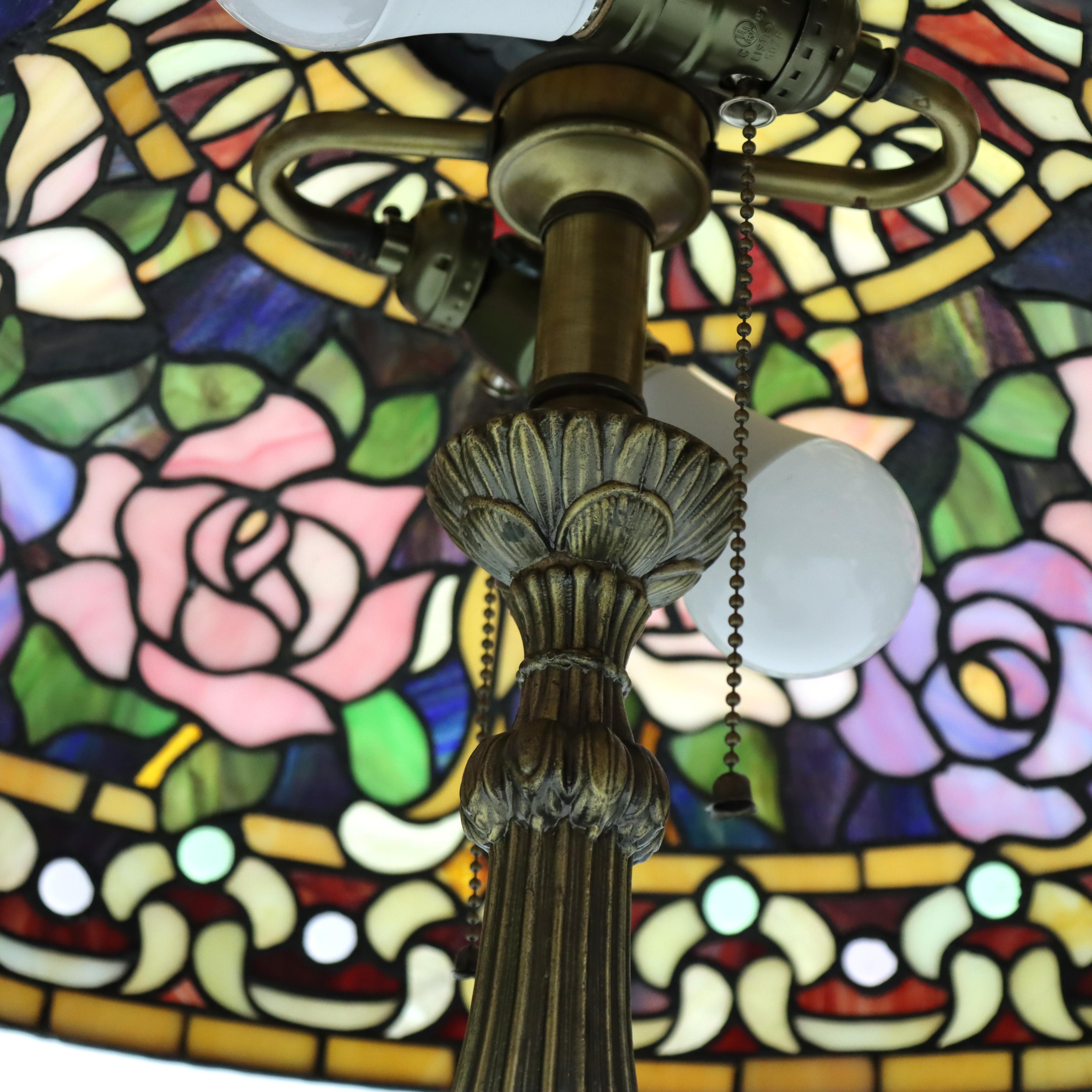 20ième siècle Lampe de table Arts & Crafts en verre teinté au plomb 20e siècle en vente