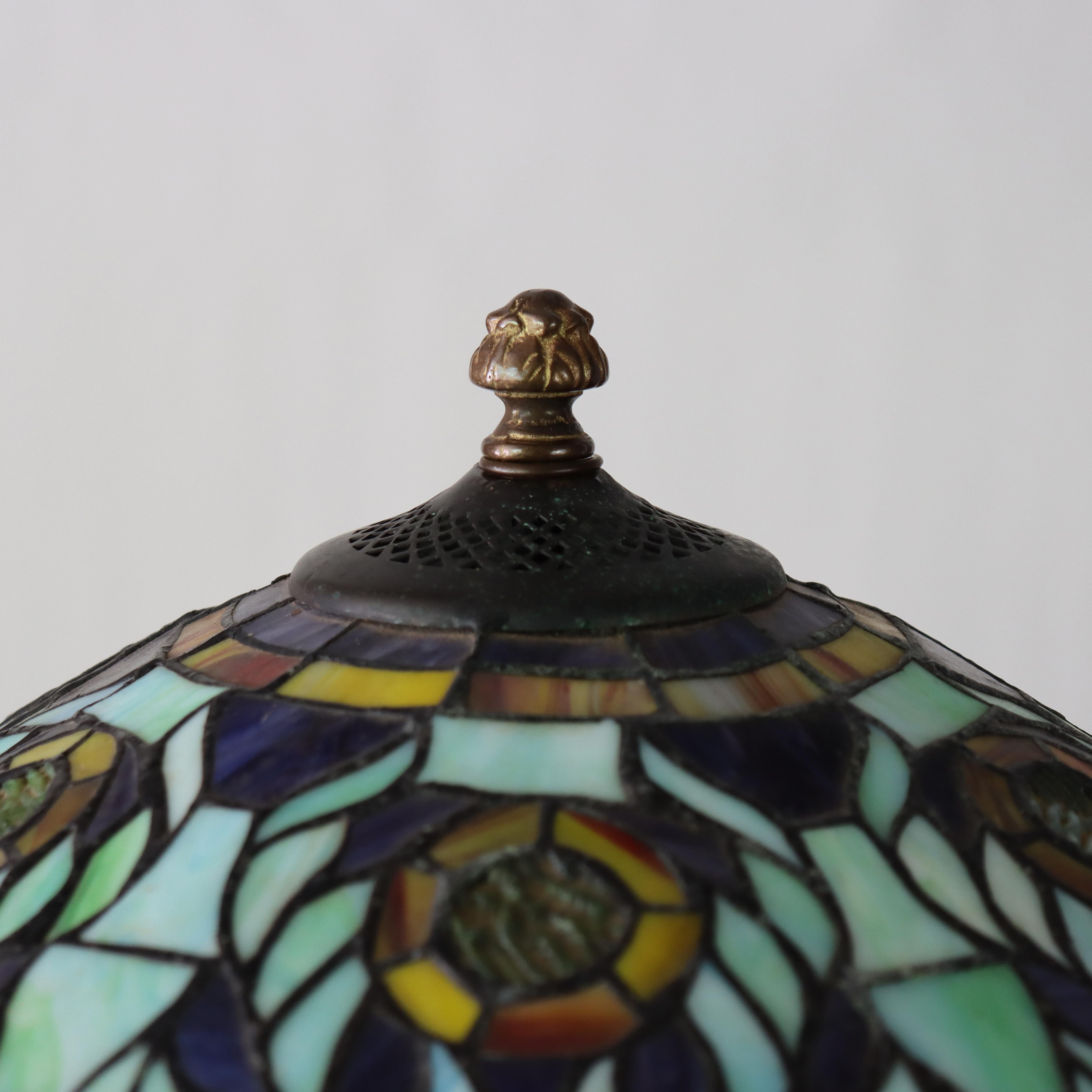 20ième siècle Lampe de table Arts & Crafts en verre teinté au plomb 20e siècle en vente