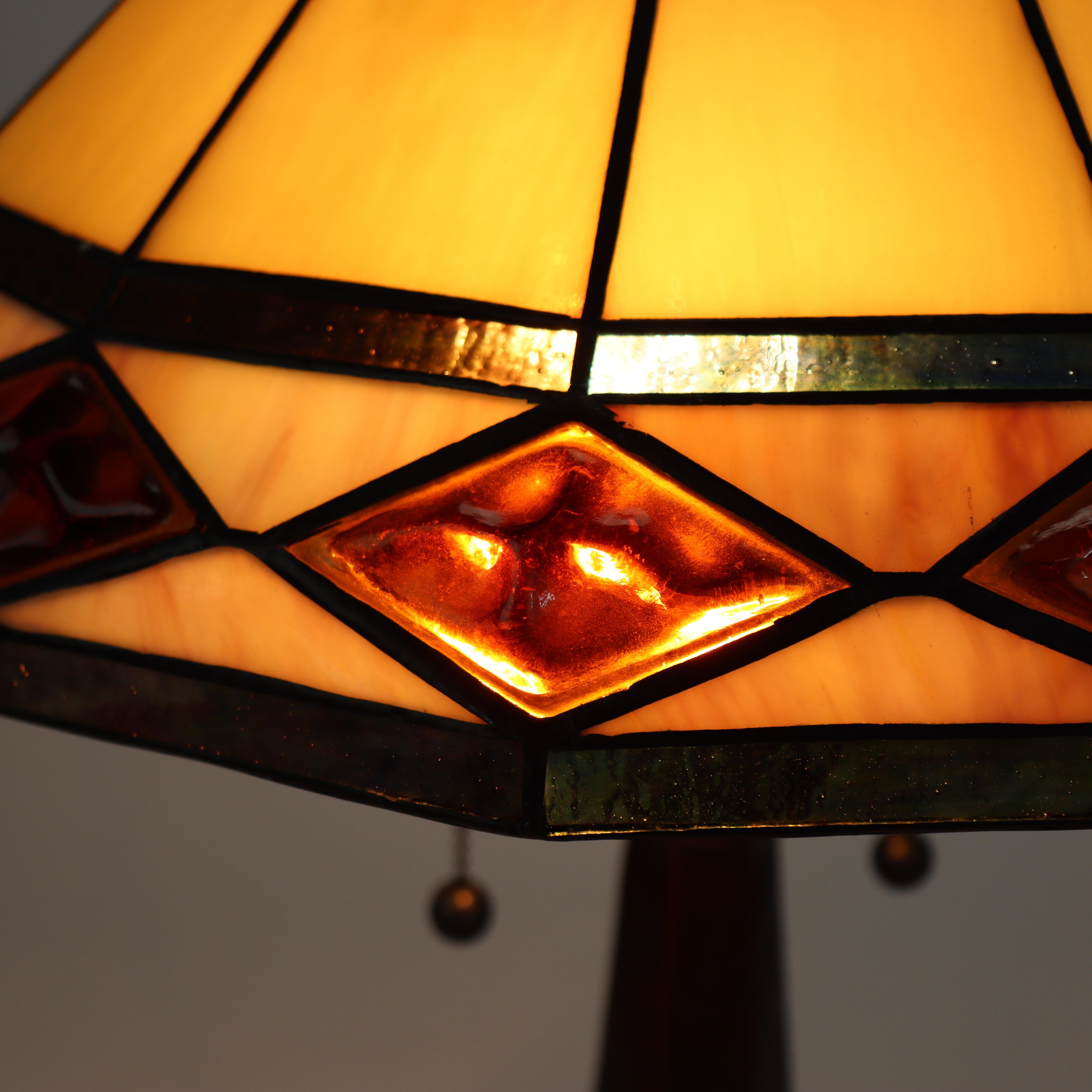 Lampada da tavolo in vetro macchiato a piombo Arts & Crafts del XX secolo in vendita 1