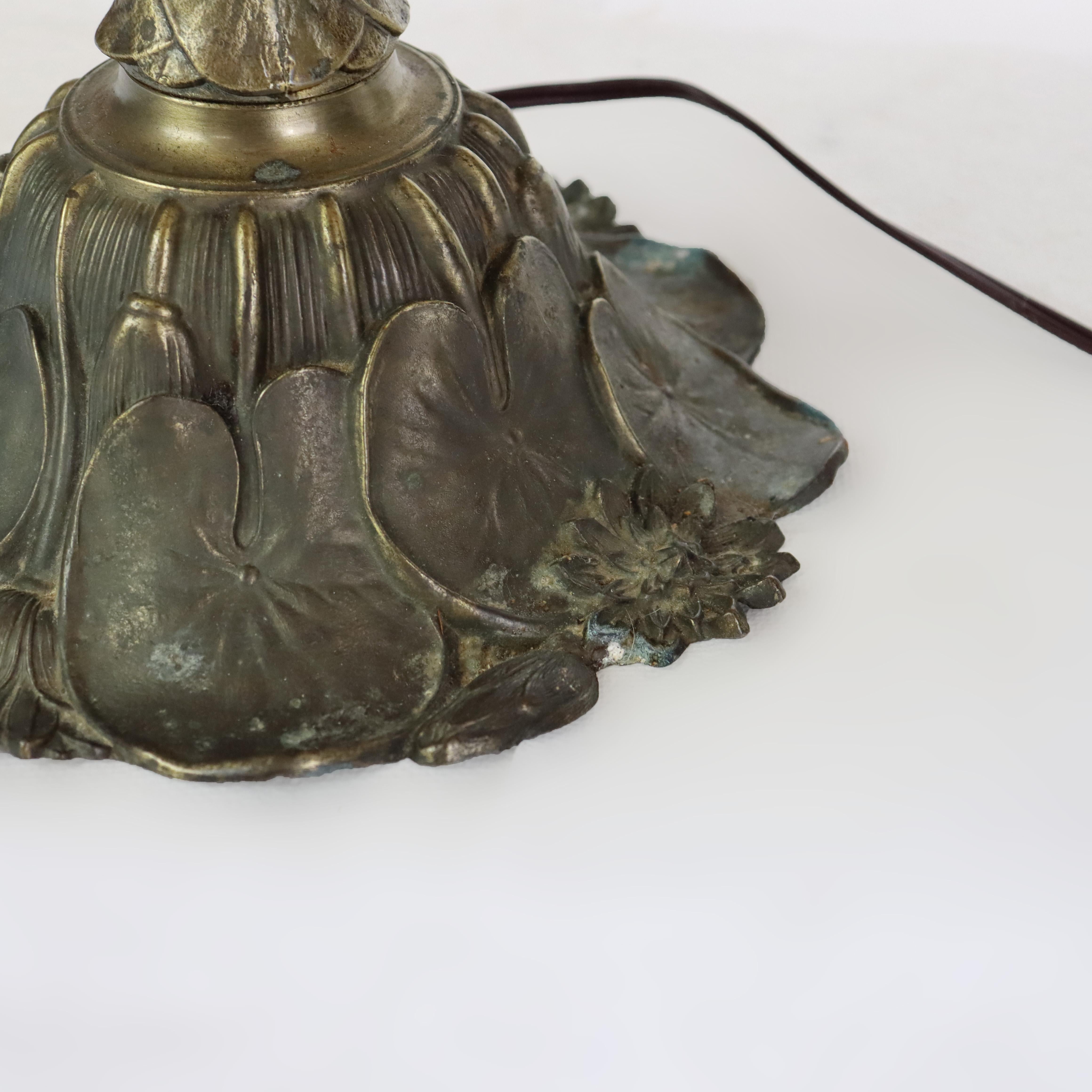 Verre teinté Lampe de table Arts & Crafts en verre teinté au plomb 20e siècle en vente