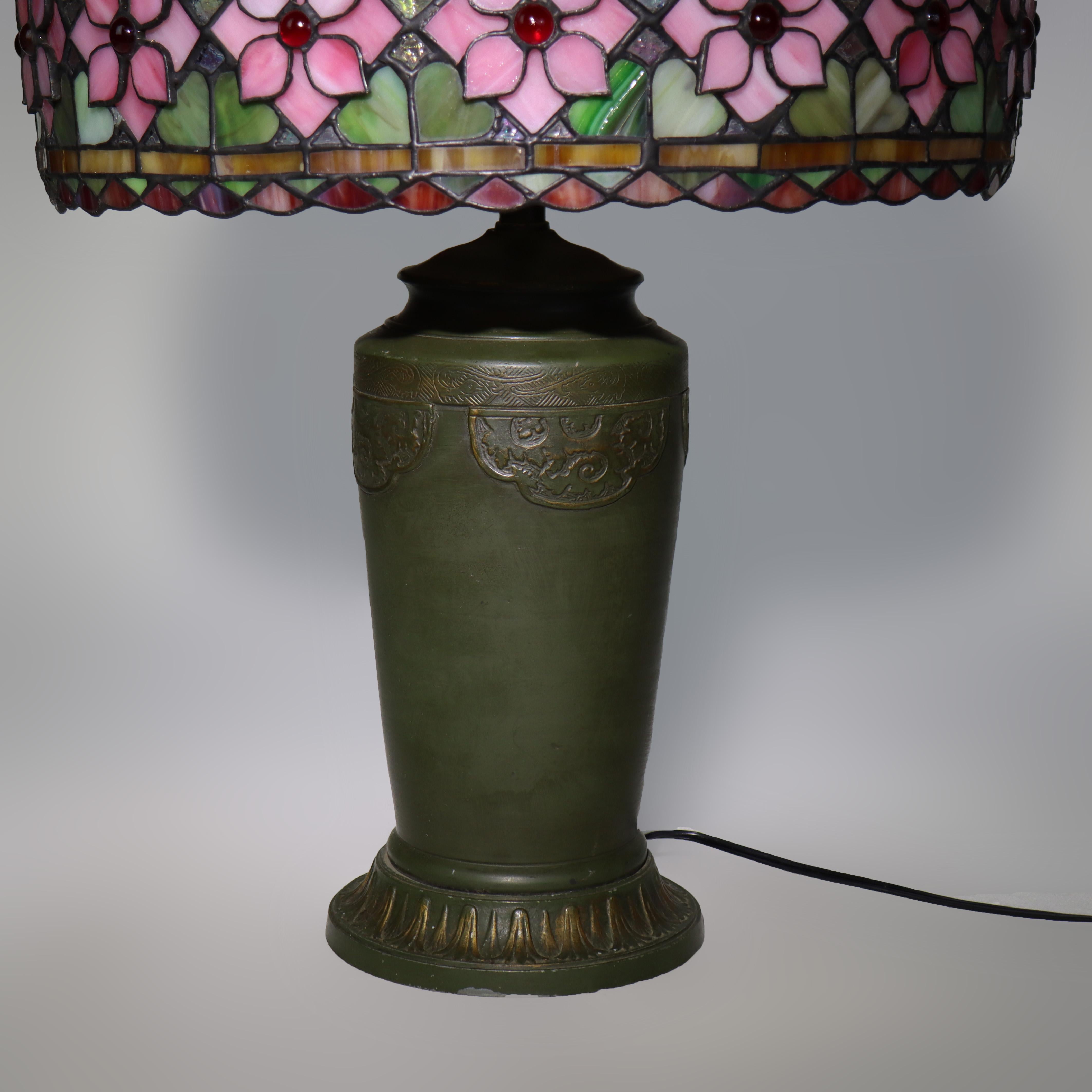 Arts & Crafts Leaded Stained Glass Table Lamp 20thC For Sale 1