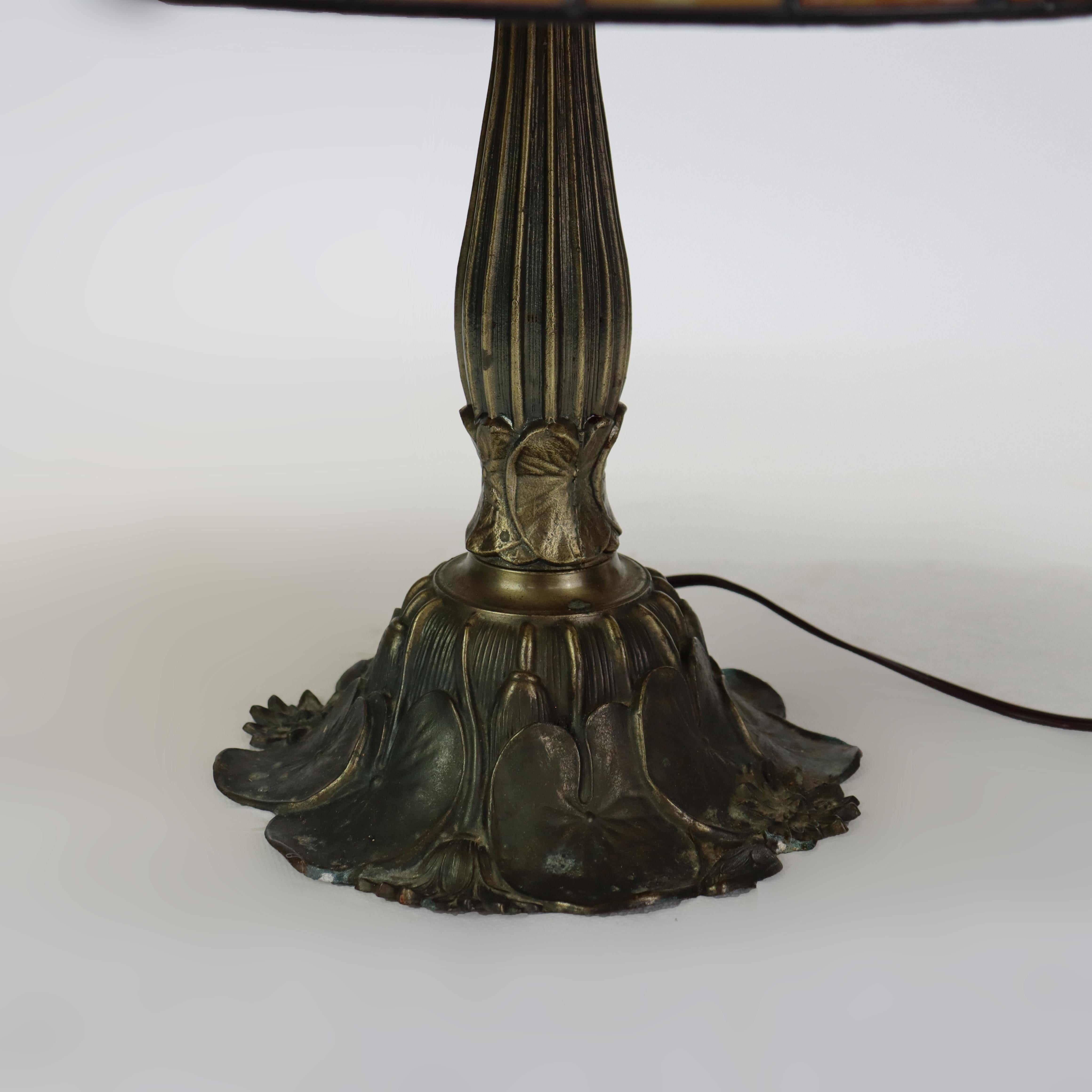 Lampe de table Arts & Crafts en verre teinté au plomb 20e siècle en vente 1