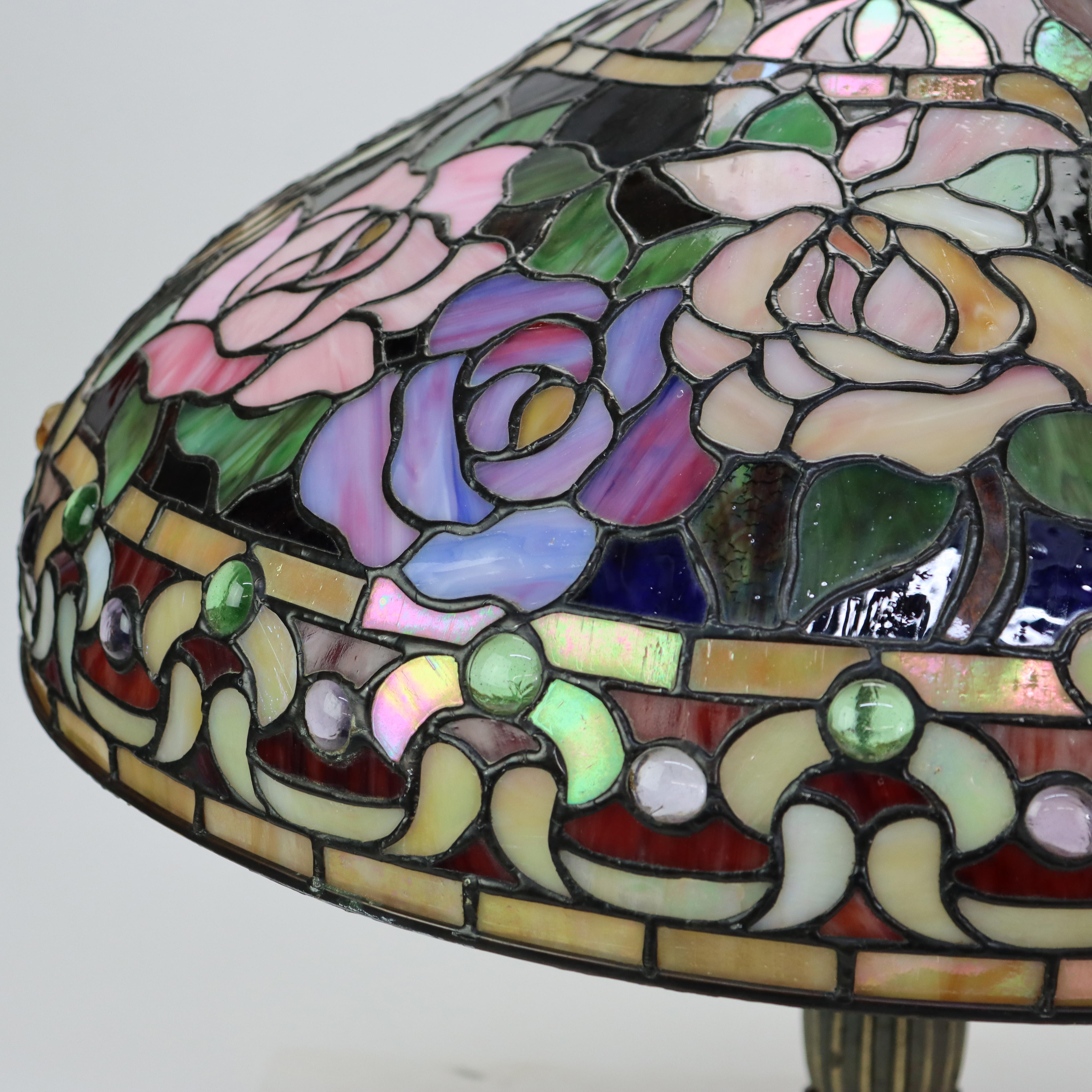 Lampe de table Arts & Crafts en verre teinté au plomb 20e siècle en vente 2
