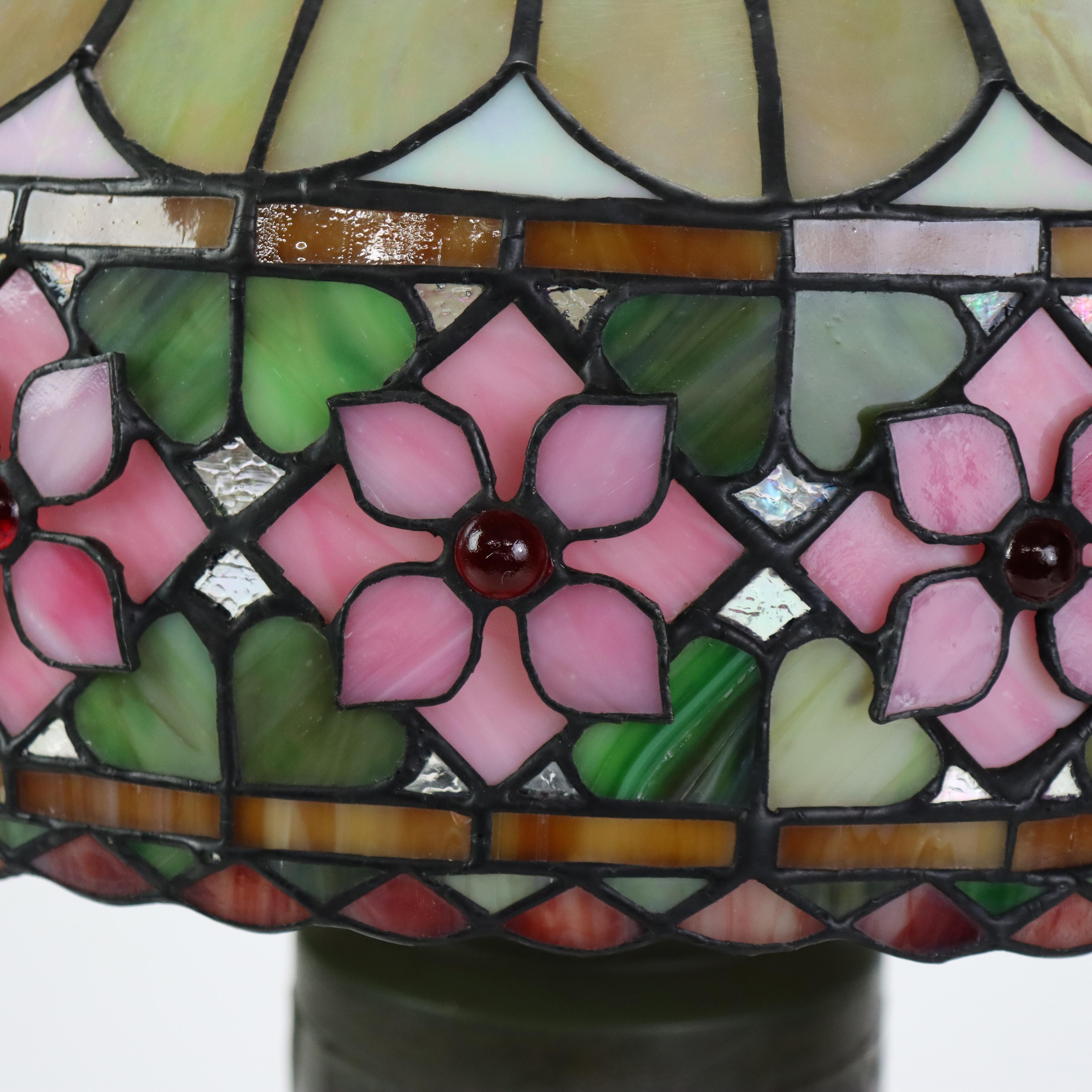 Arts & Crafts Leaded Stained Glass Table Lamp 20thC For Sale 3