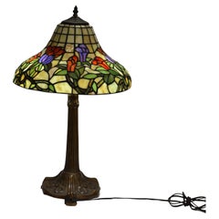 Lampada da tavolo in vetro macchiato a piombo Arts & Crafts del XX secolo