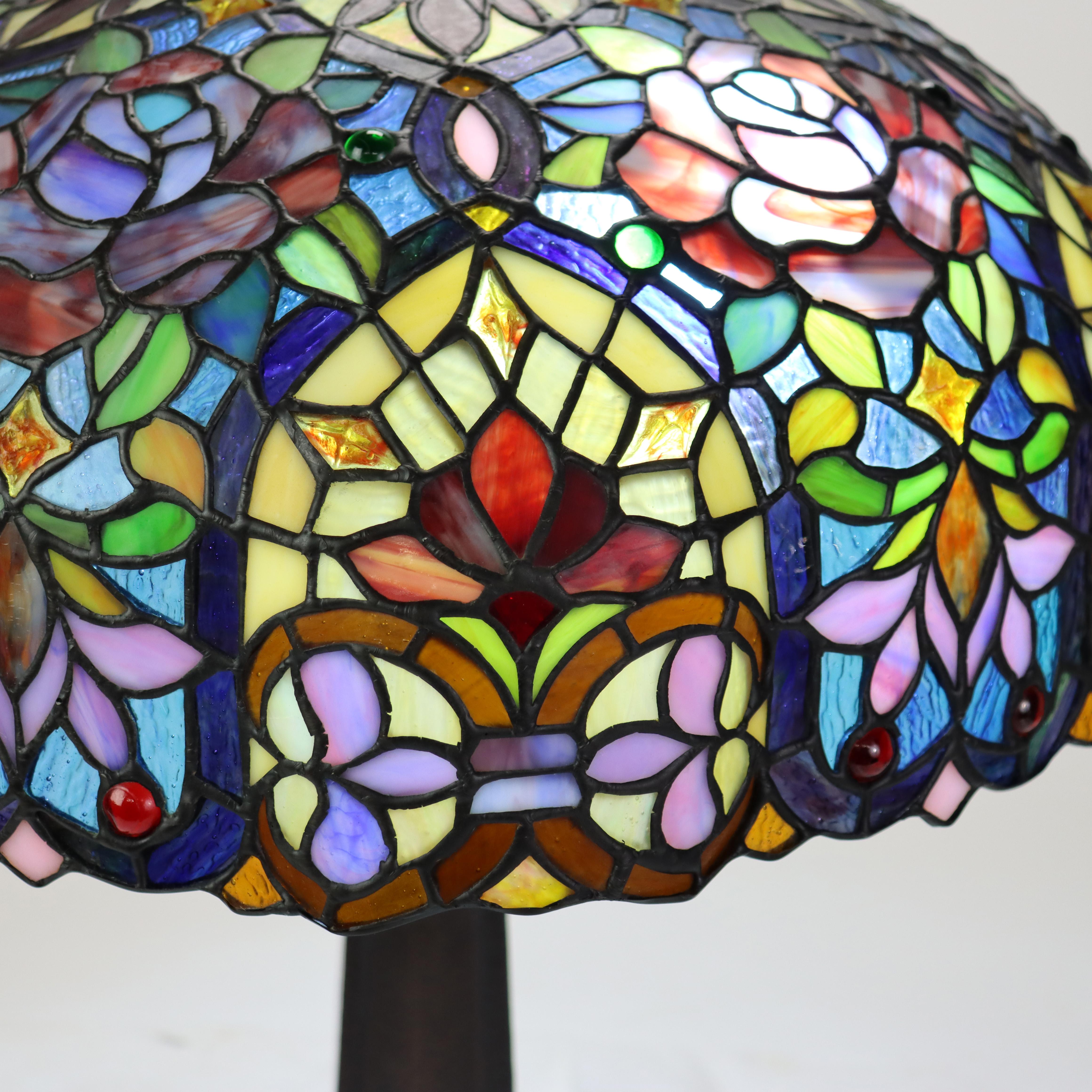 Lampe de table en verre plombé Arts & Crafts 20ème siècle.   
Dimensions - 23 