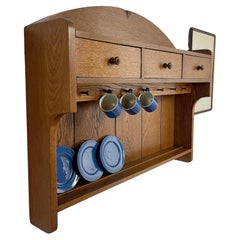 Porte-vaisselle suspendu en Oak Cottage Arts & Crafts 'Letchworth' par Ambrose Heal's