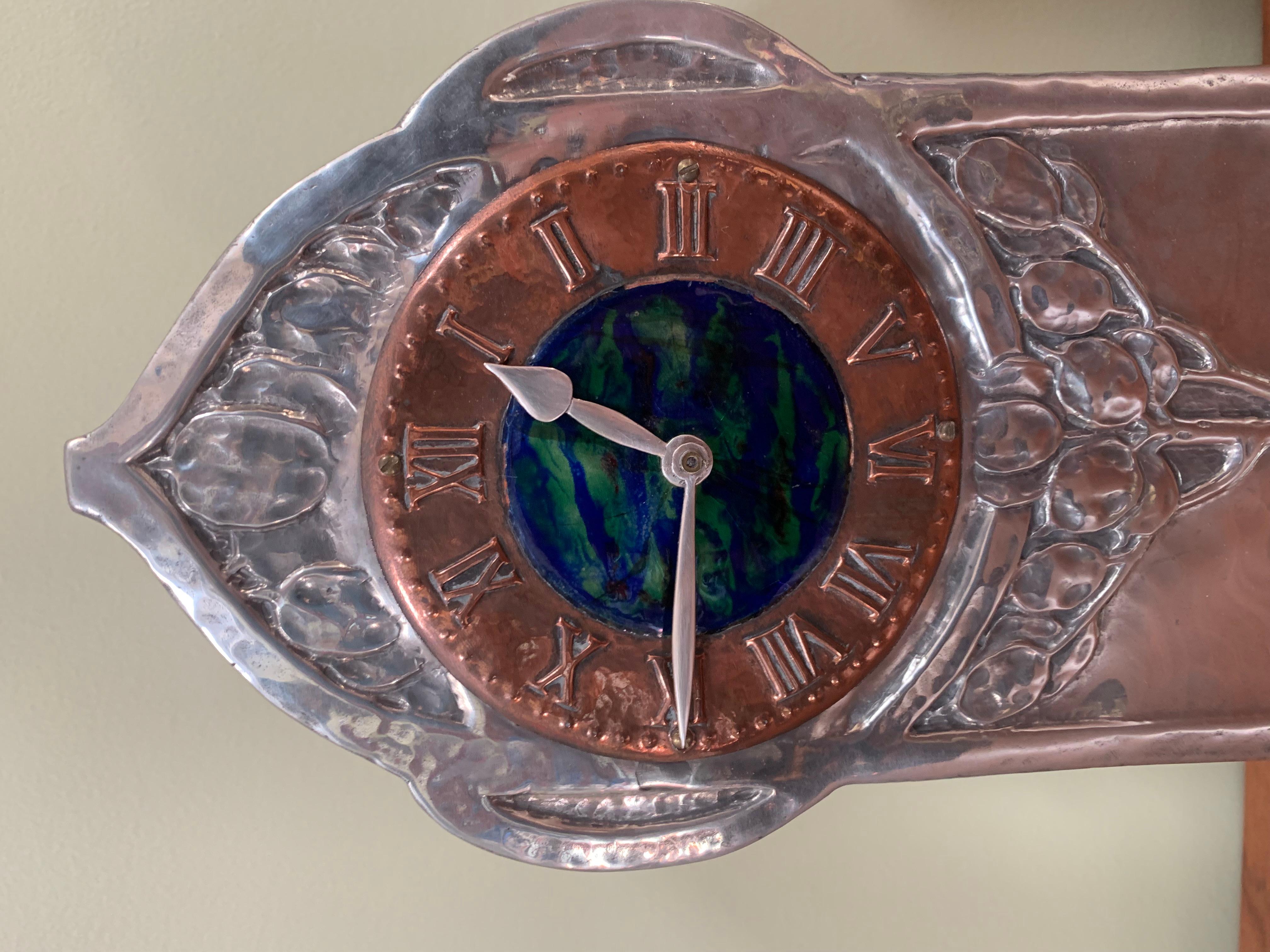 Horloge Liberty Arts & Crafts Liberty en étain de David Veasey, 1903 en vente 1